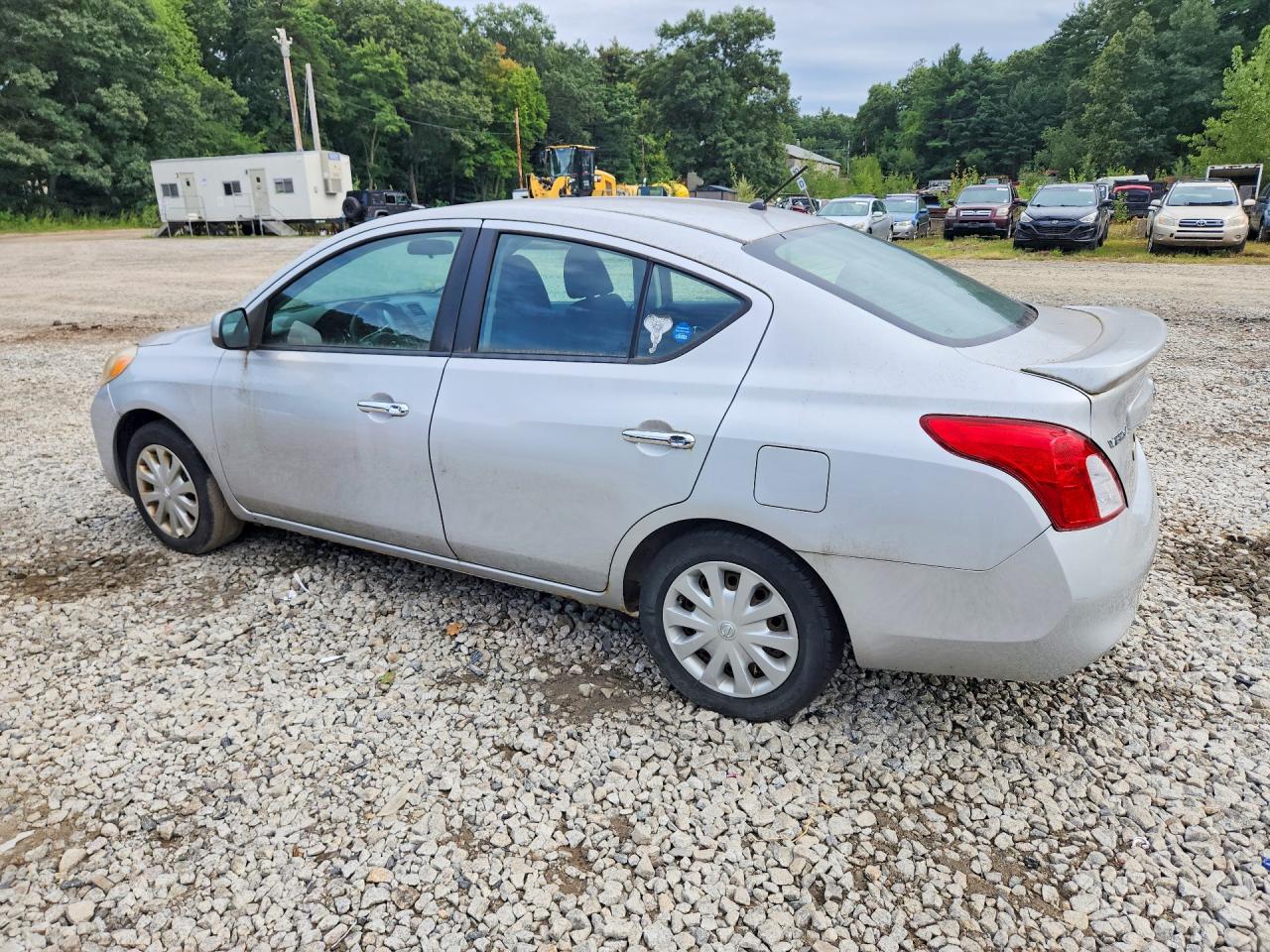 2013 Nissan Versa 1.6 S Silver vin: 3N1CN7AP3DL846752