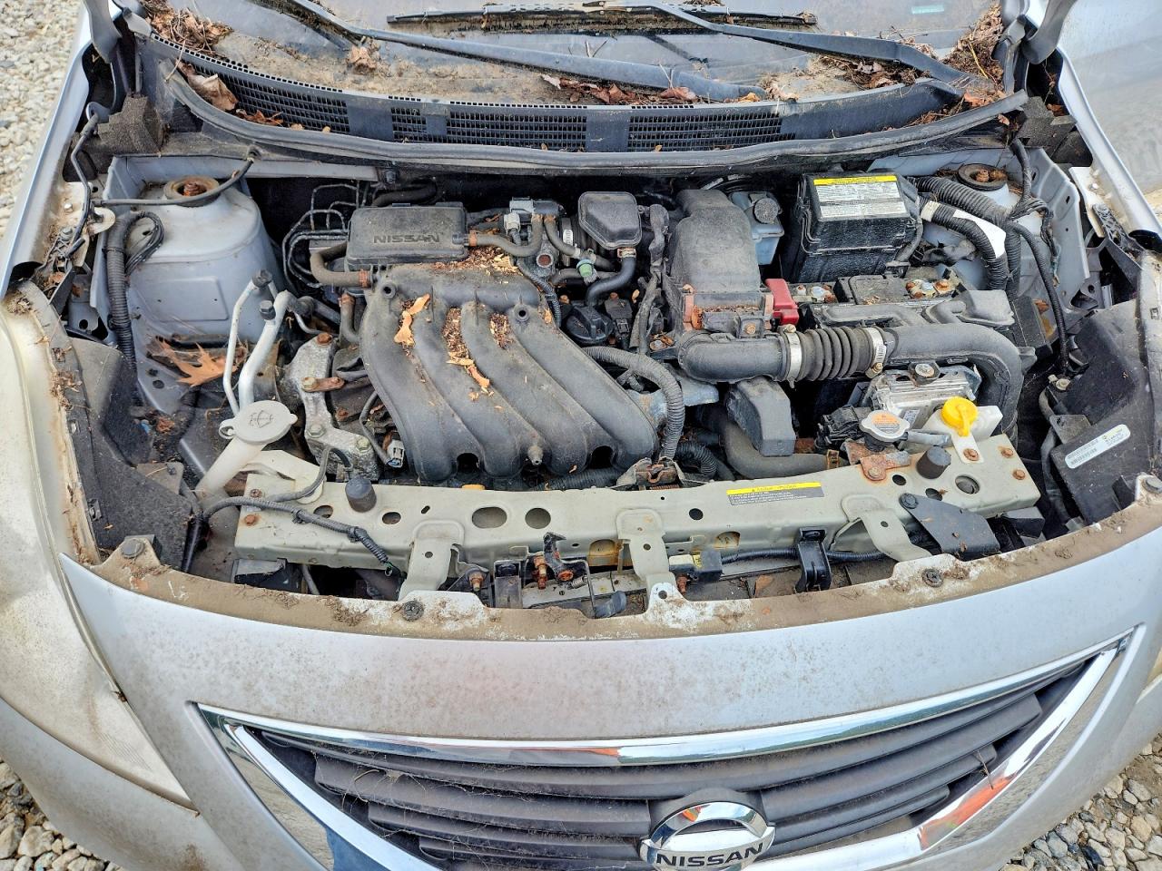 2013 Nissan Versa 1.6 S Silver vin: 3N1CN7AP3DL846752