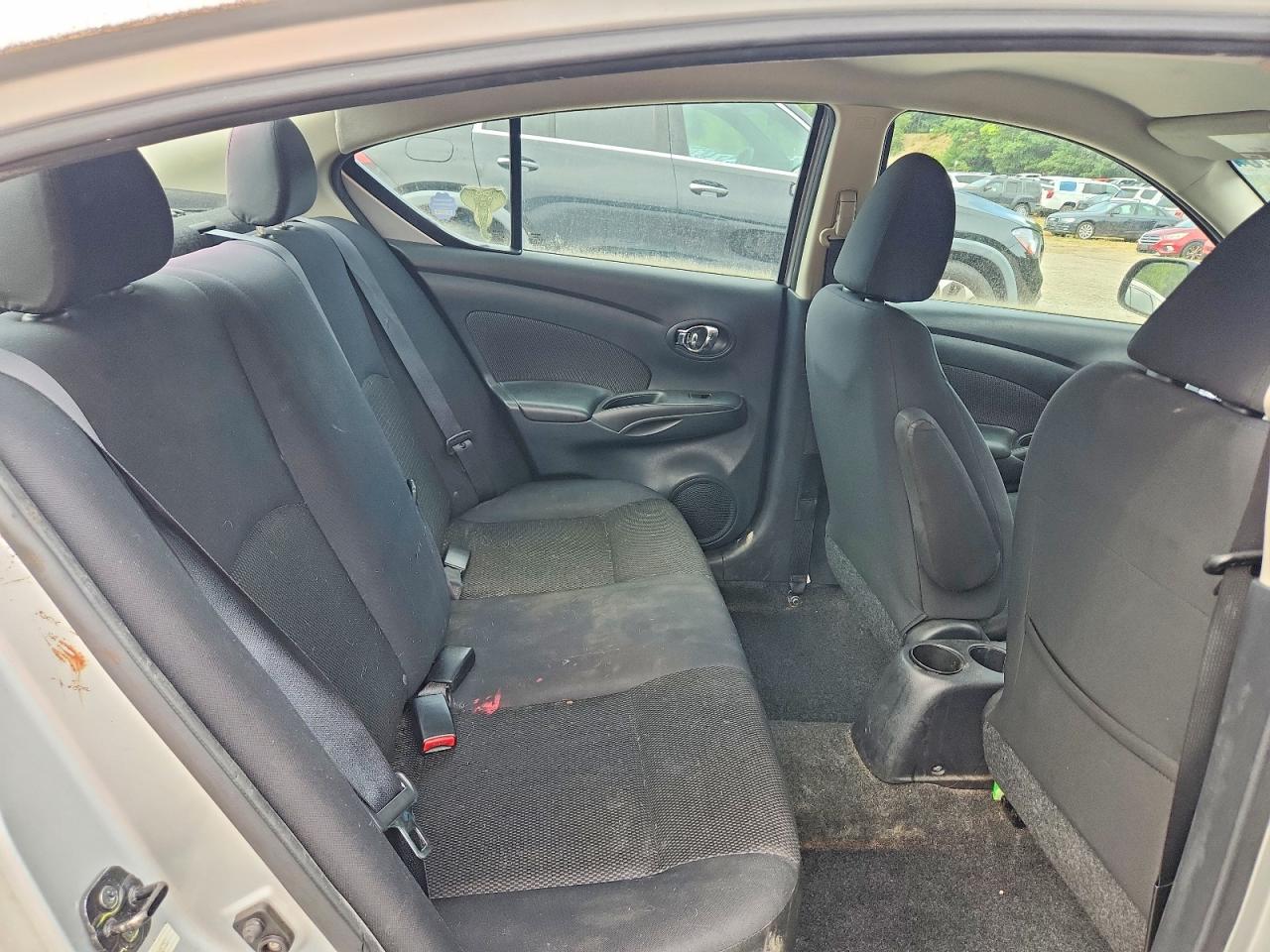 2013 Nissan Versa 1.6 S Silver vin: 3N1CN7AP3DL846752