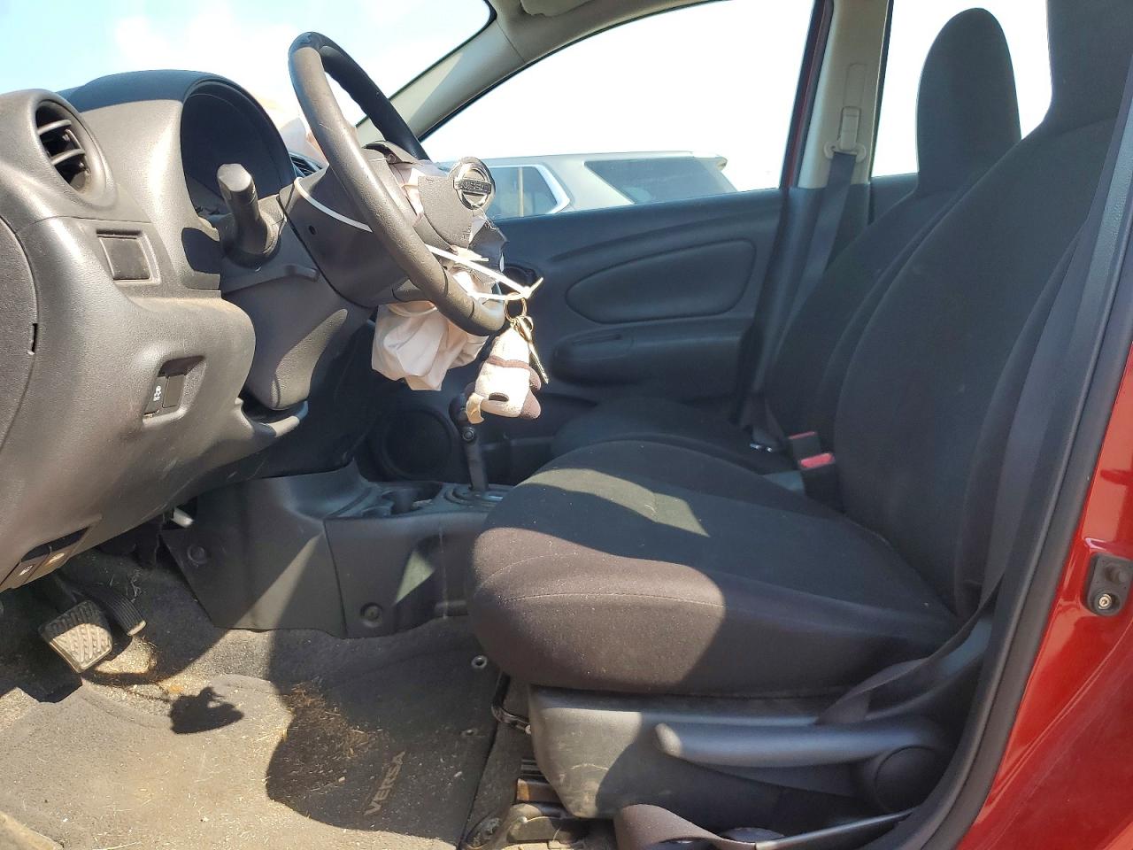 2013 Nissan Versa 1.6 S Red vin: 3N1CN7AP3DL870839