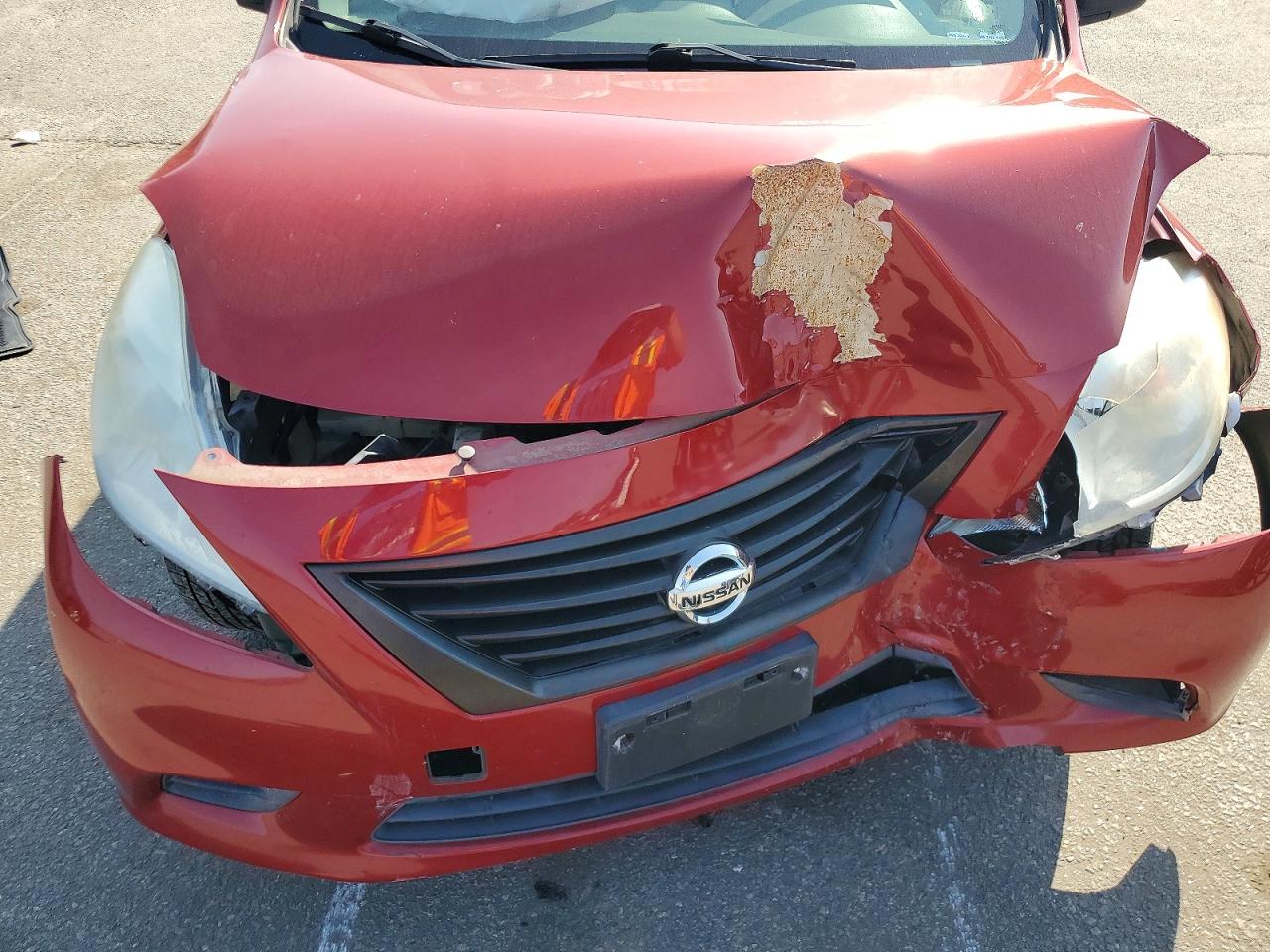 2013 Nissan Versa 1.6 S Red vin: 3N1CN7AP3DL870839