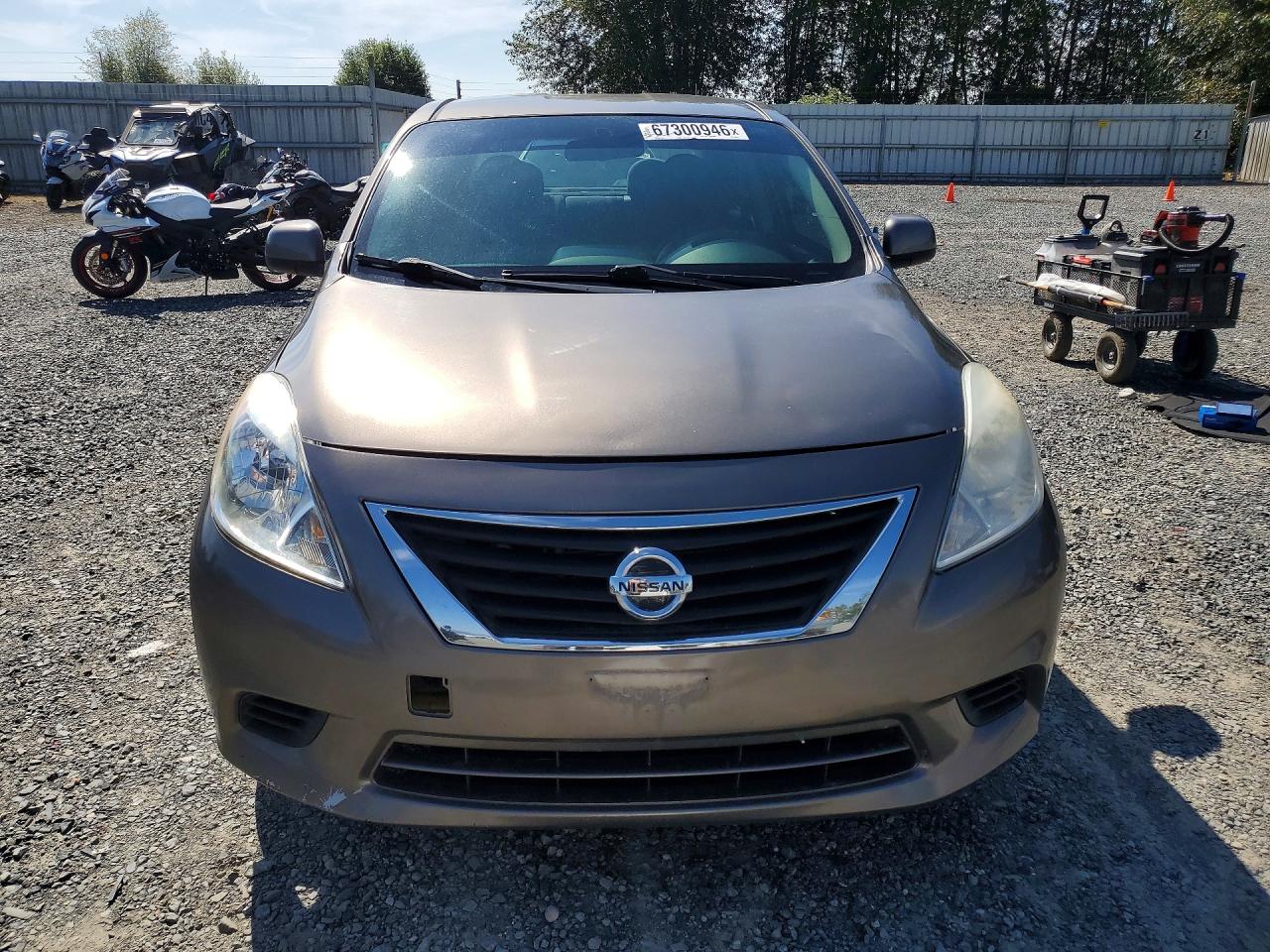 2014 Nissan Versa 1.6 S Серый vin: 3N1CN7AP3EL820959