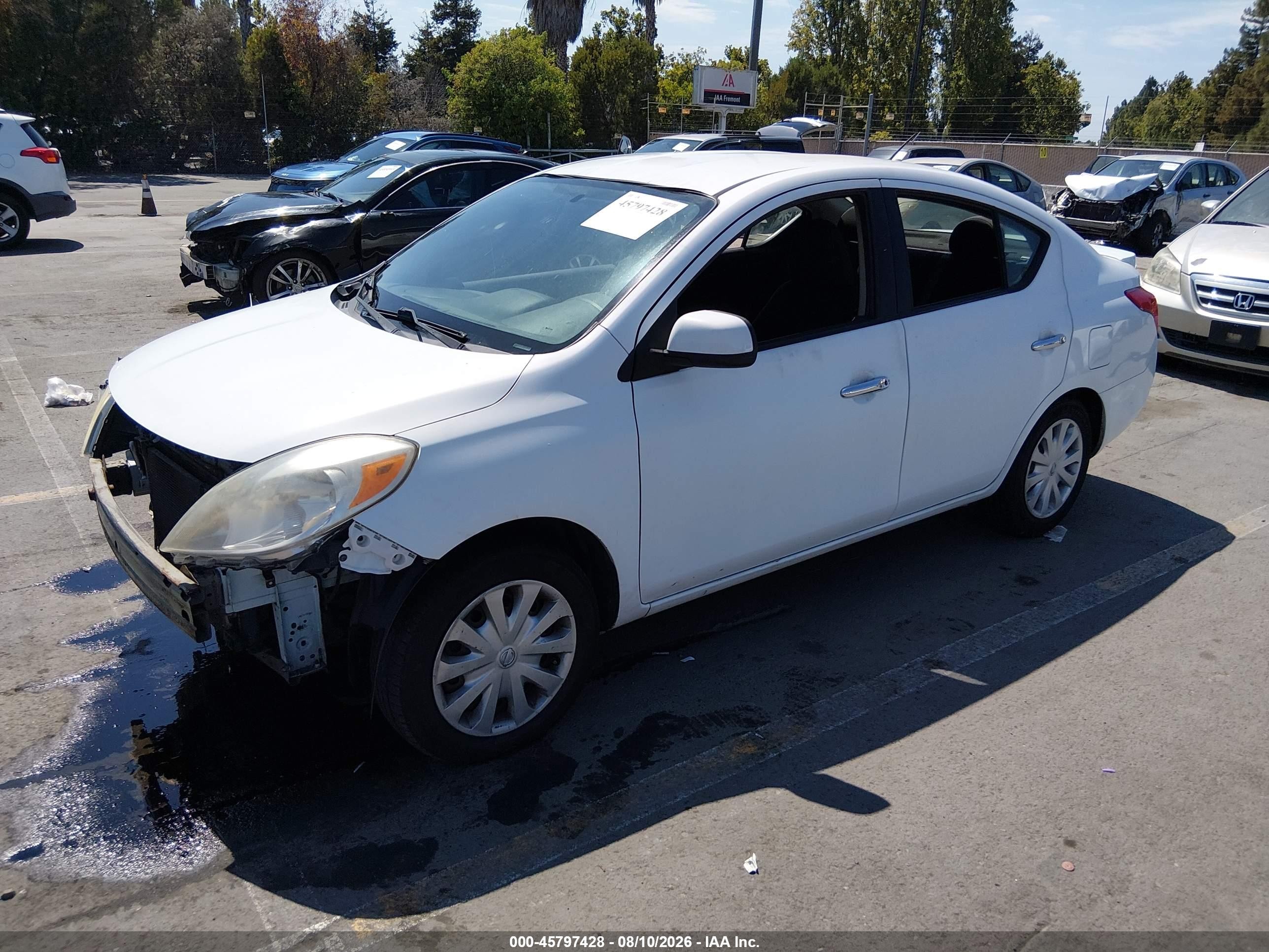 2014 Nissan Versa 1.6 Sv Белый vin: 3N1CN7AP3EL825837