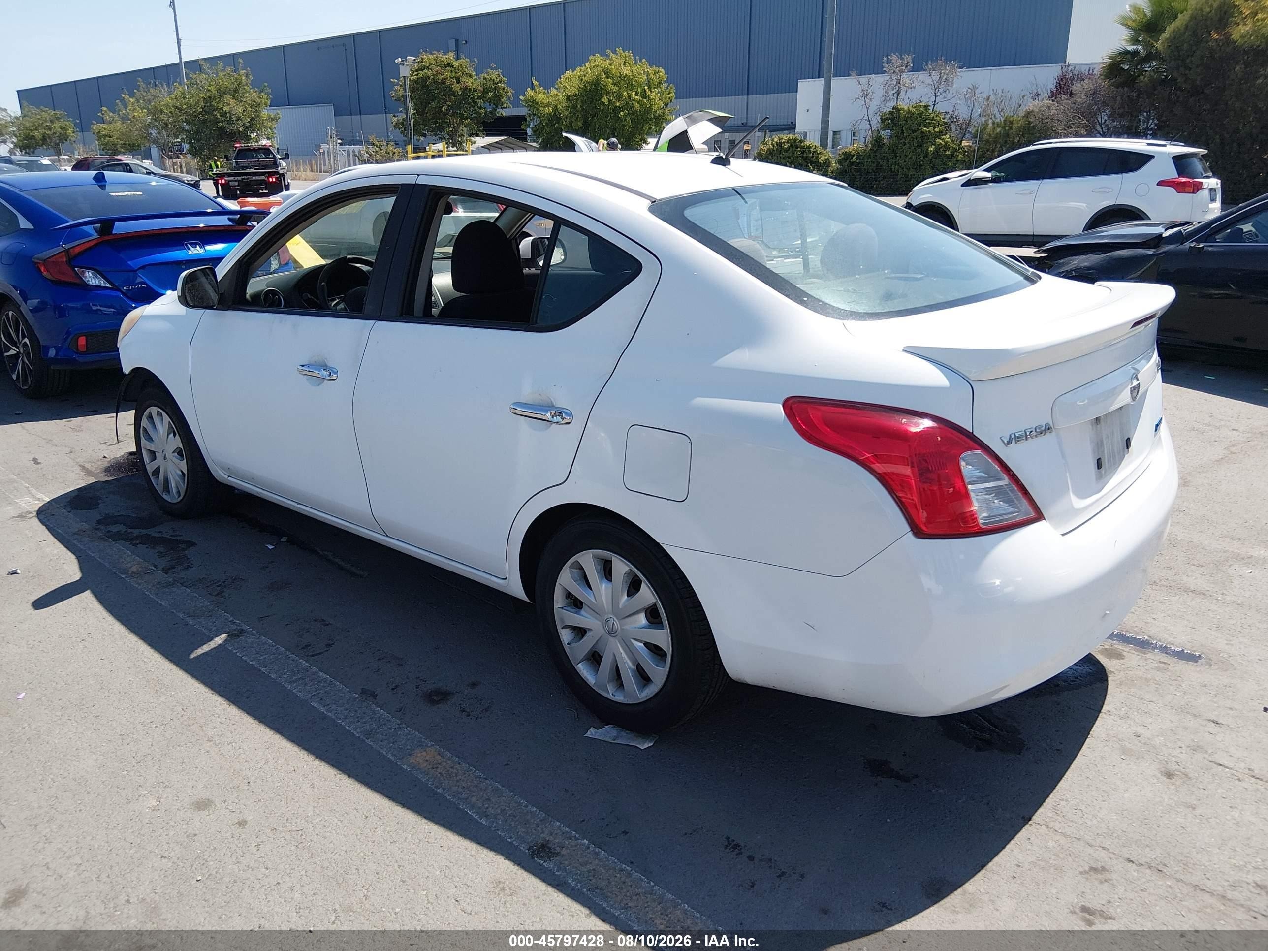 2014 Nissan Versa 1.6 Sv Белый vin: 3N1CN7AP3EL825837
