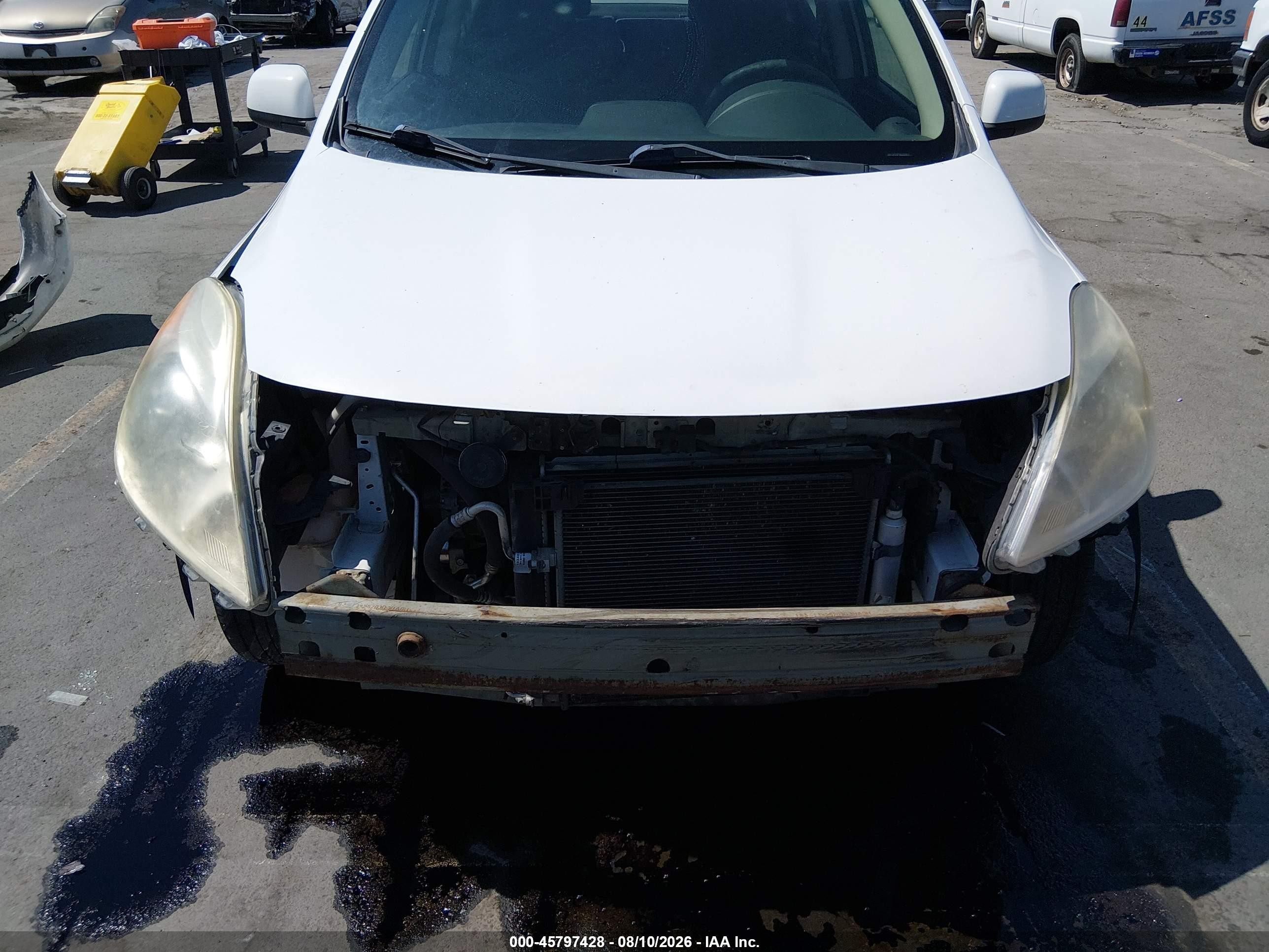 2014 Nissan Versa 1.6 Sv Белый vin: 3N1CN7AP3EL825837