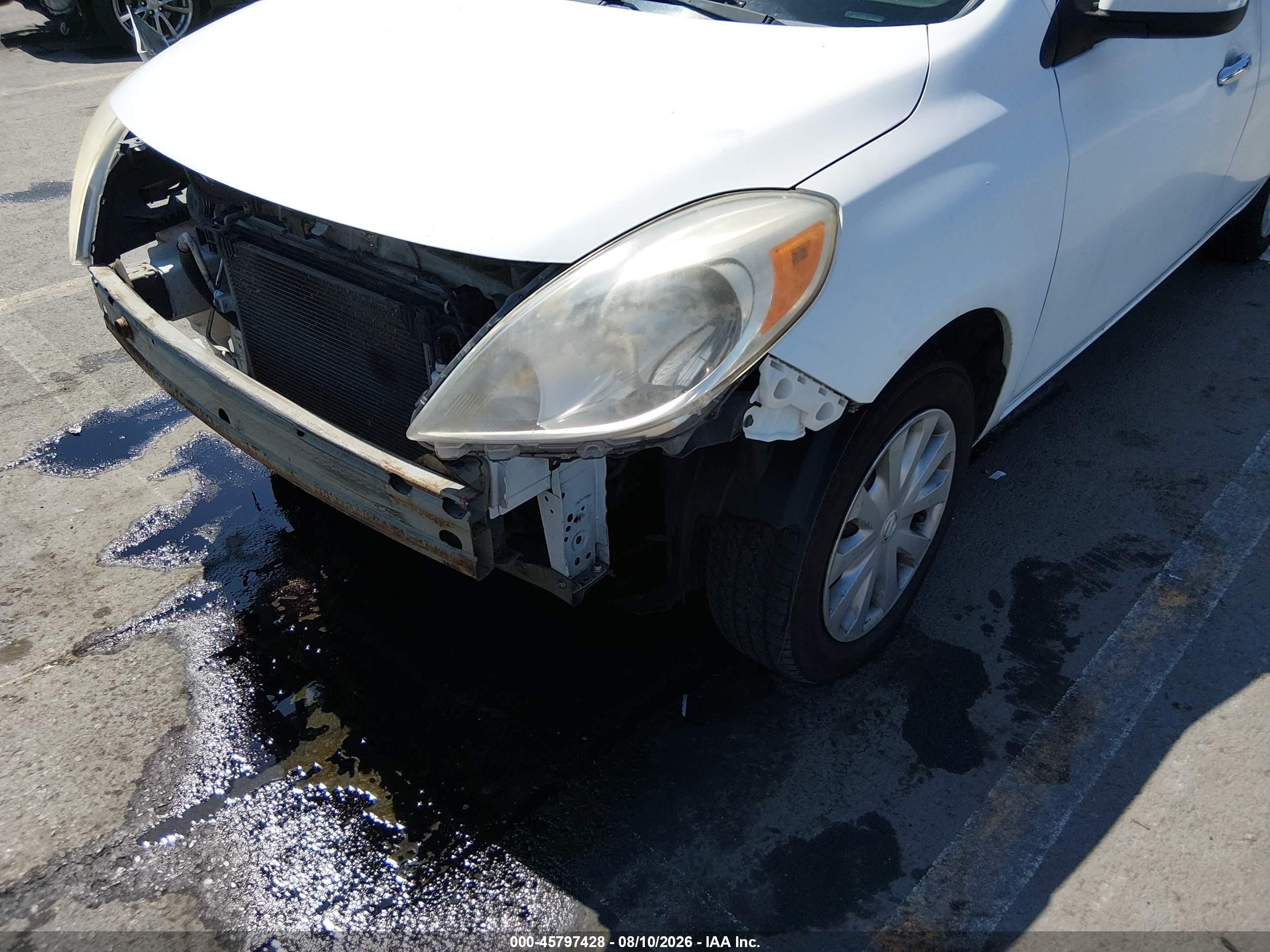 2014 Nissan Versa 1.6 Sv Белый vin: 3N1CN7AP3EL825837
