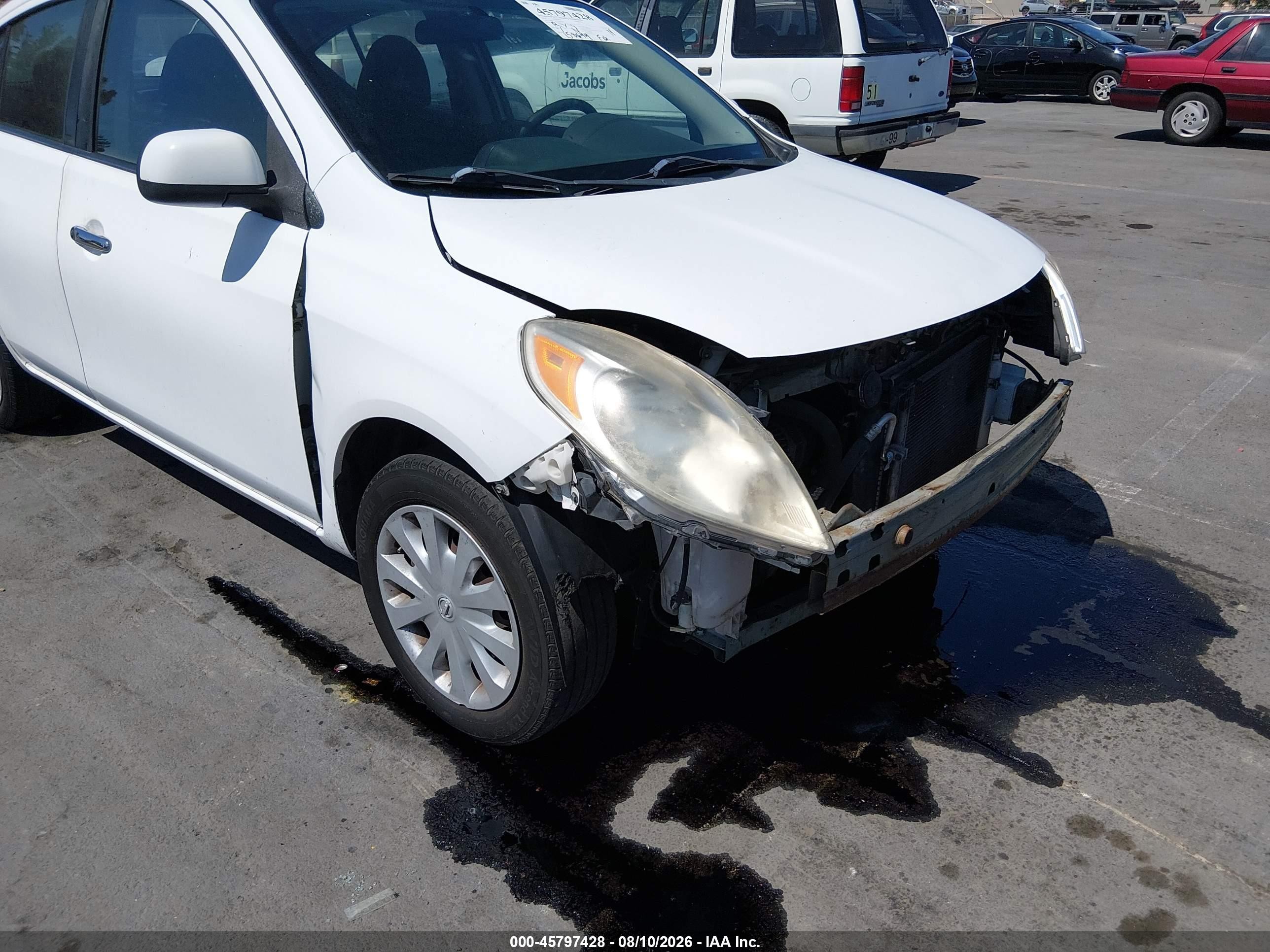 2014 Nissan Versa 1.6 Sv Белый vin: 3N1CN7AP3EL825837