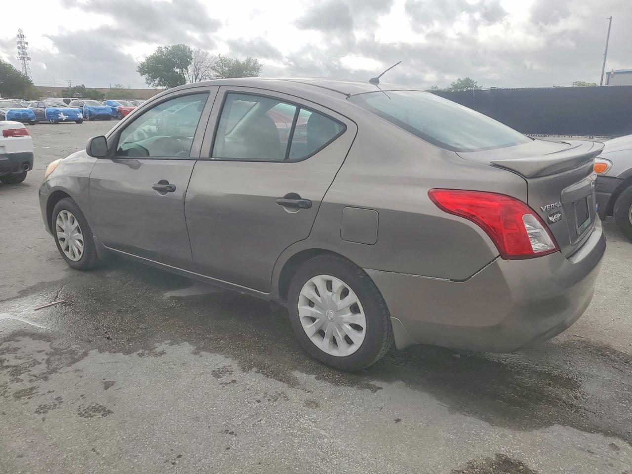 2014 Nissan Versa 1.6 S Plus Серый vin: 3N1CN7AP3EL856456