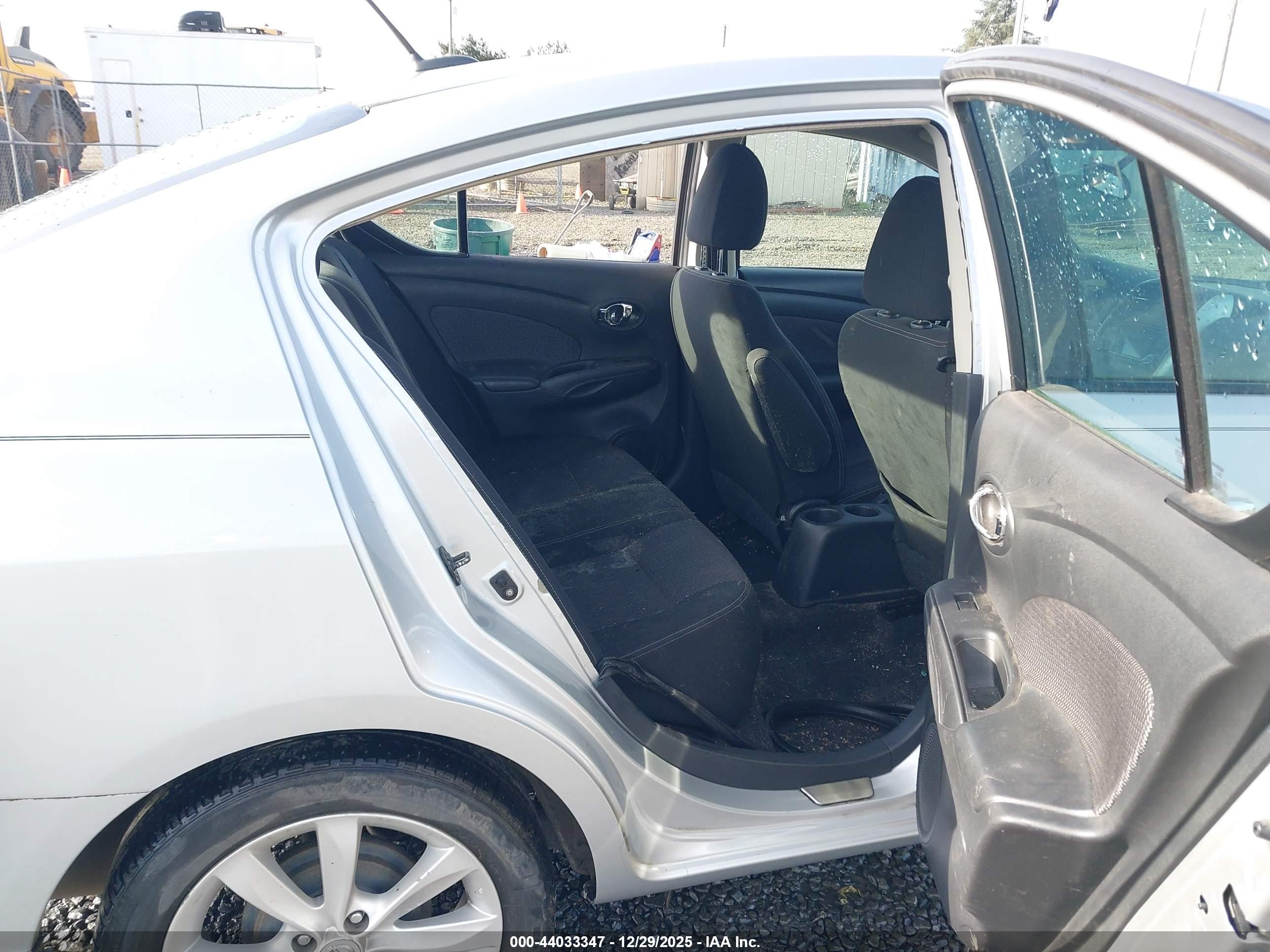 2015 Nissan Versa 1.6 Sl Silver vin: 3N1CN7AP3FL802138