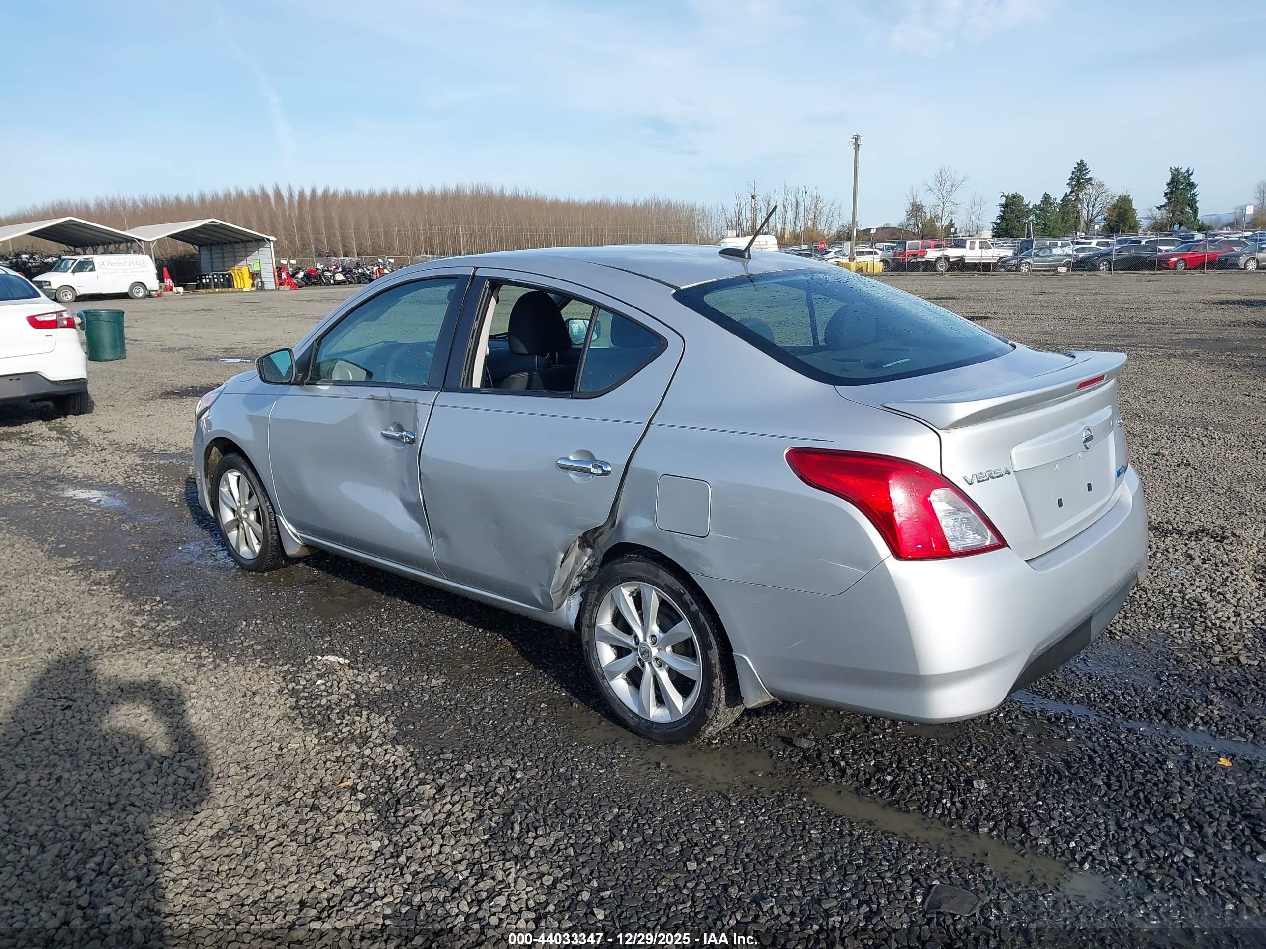 2015 Nissan Versa 1.6 Sl Silver vin: 3N1CN7AP3FL802138