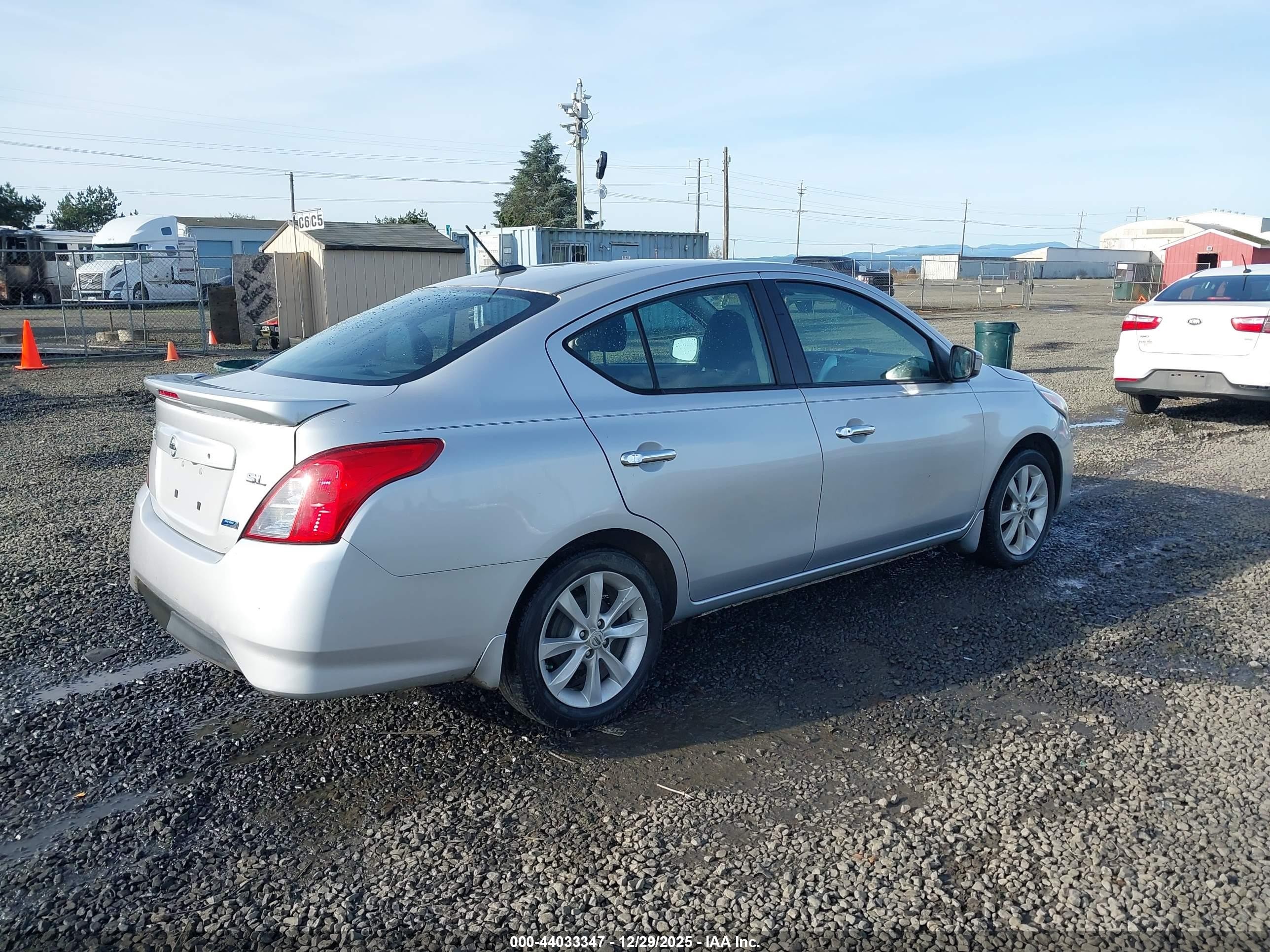 2015 Nissan Versa 1.6 Sl Silver vin: 3N1CN7AP3FL802138
