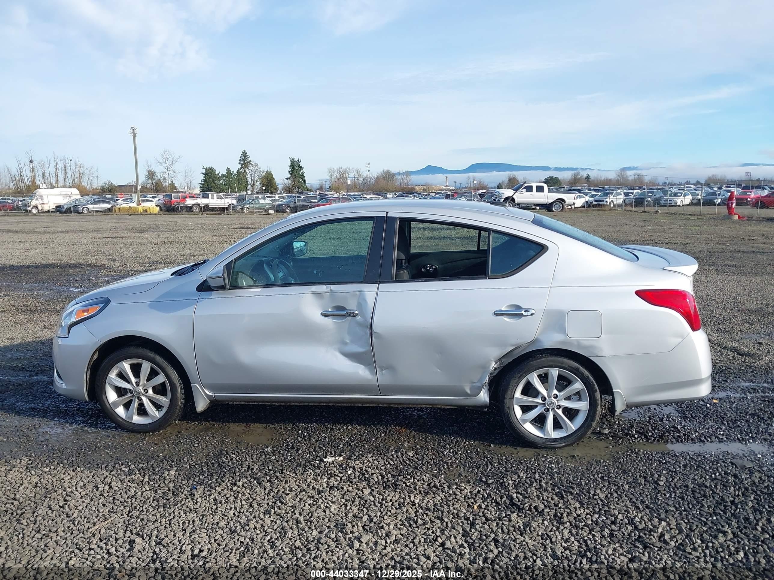 2015 Nissan Versa 1.6 Sl Silver vin: 3N1CN7AP3FL802138