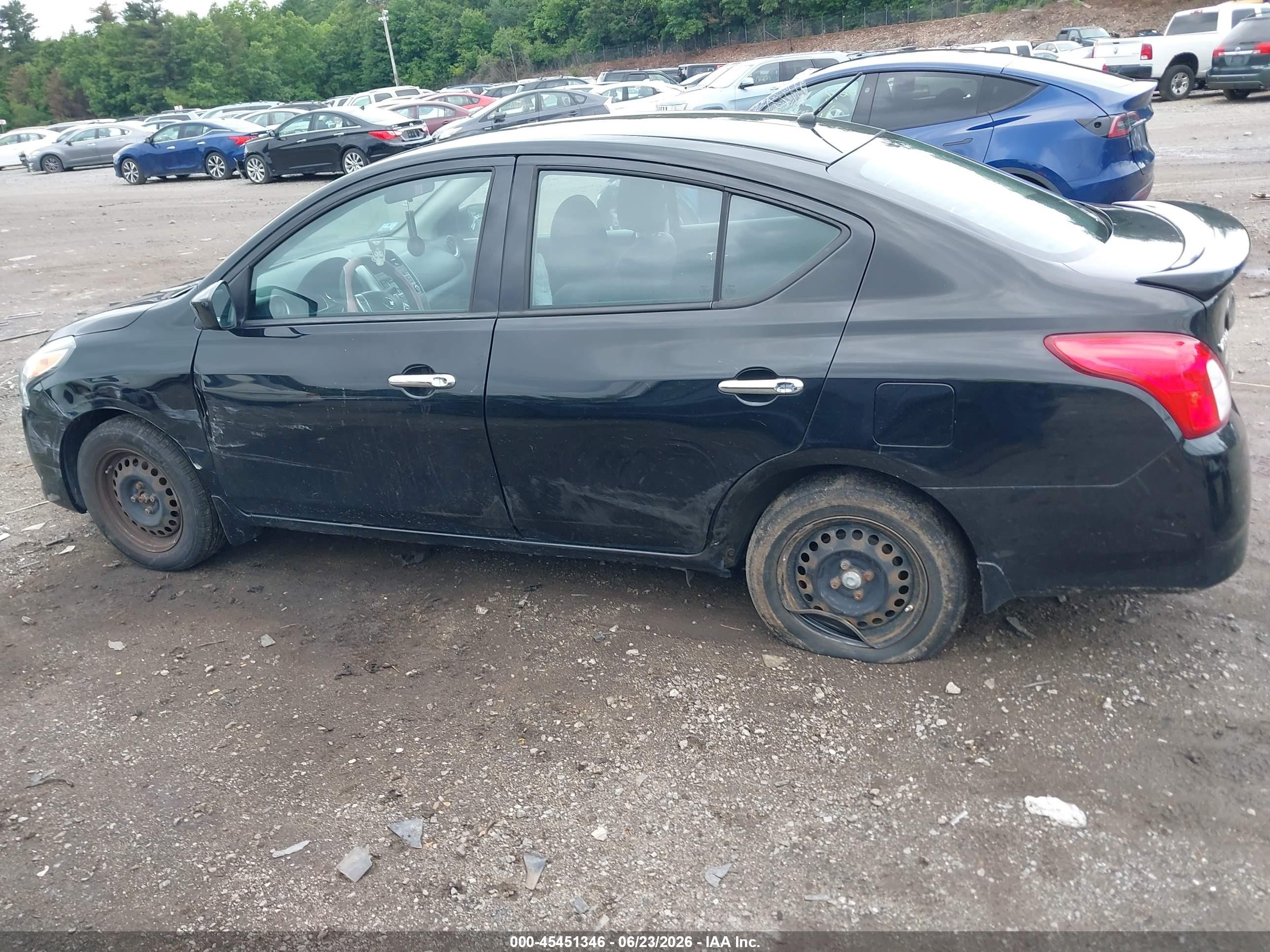 2015 Nissan Versa 1.6 Sv Черный vin: 3N1CN7AP3FL803080