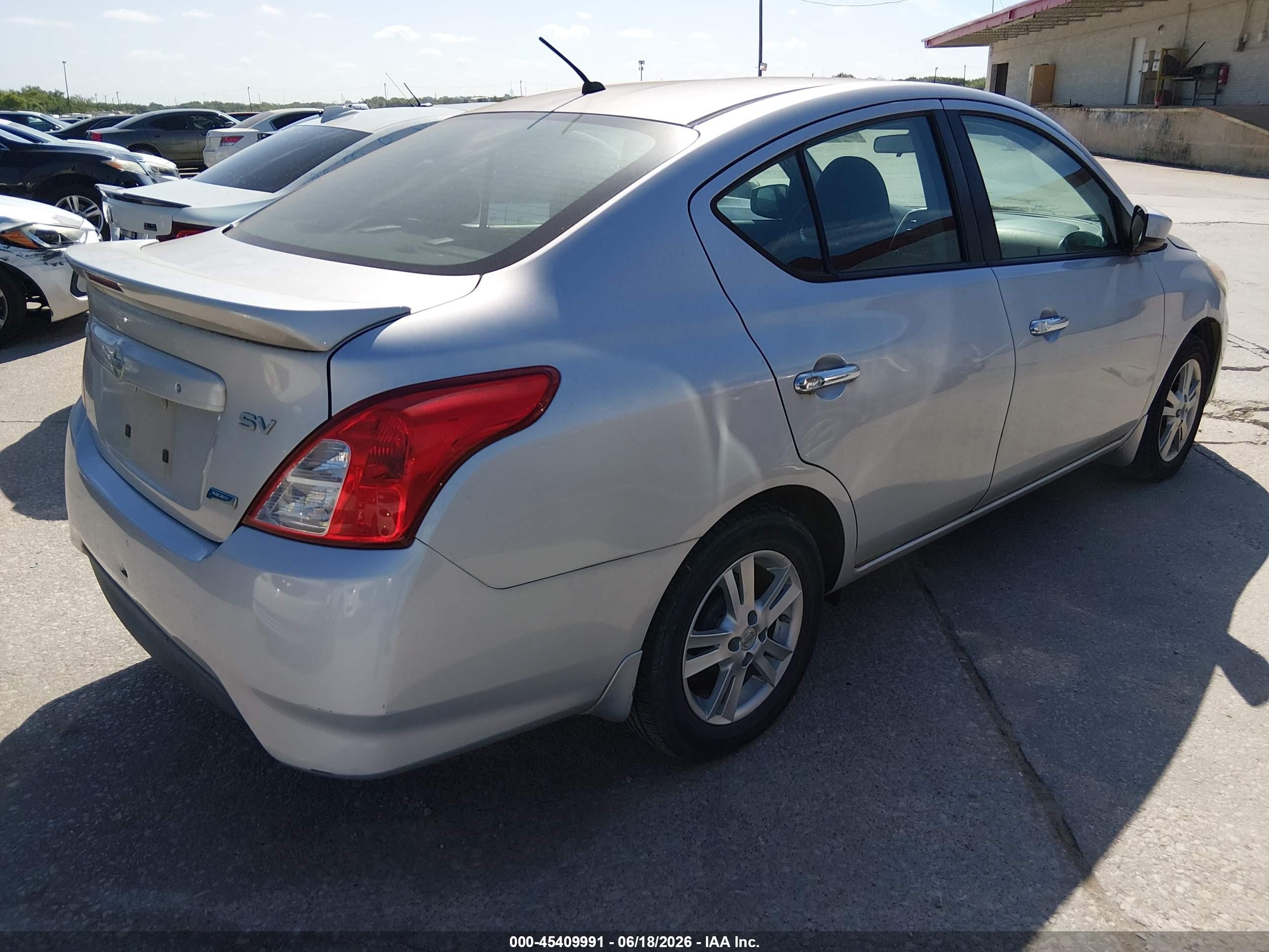 2015 Nissan Versa 1.6 Sv Серебряный vin: 3N1CN7AP3FL822146