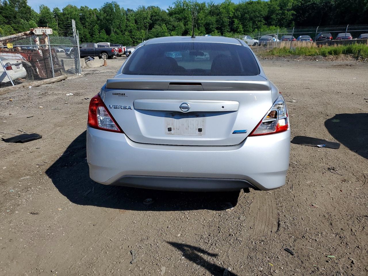 2015 Nissan Versa 1.6 S Plus Silver vin: 3N1CN7AP3FL831476