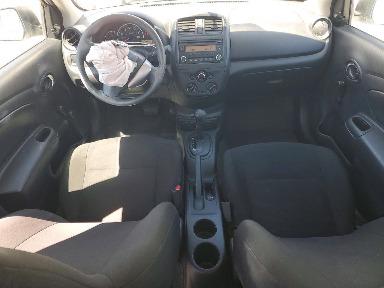 2015 Nissan Versa 1.6 S Белый vin: 3N1CN7AP3FL837830