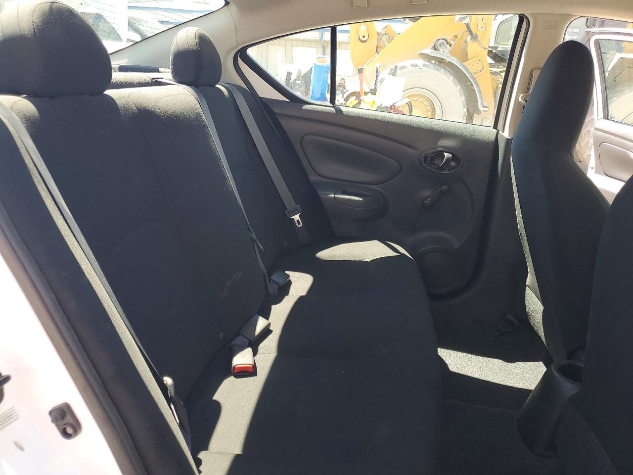 2015 Nissan Versa 1.6 S Белый vin: 3N1CN7AP3FL837830