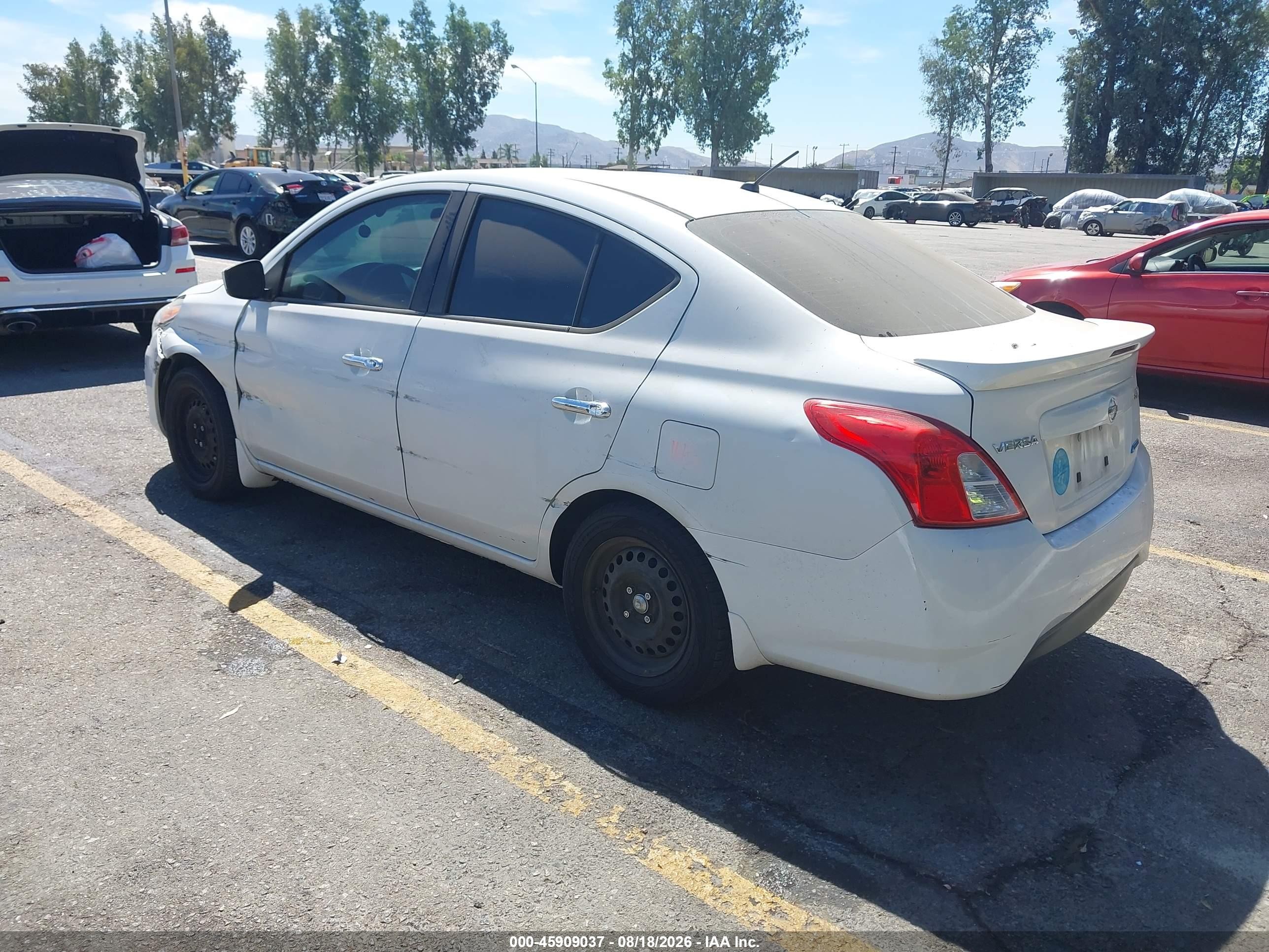 2015 Nissan Versa 1.6 Sv Белый vin: 3N1CN7AP3FL883819