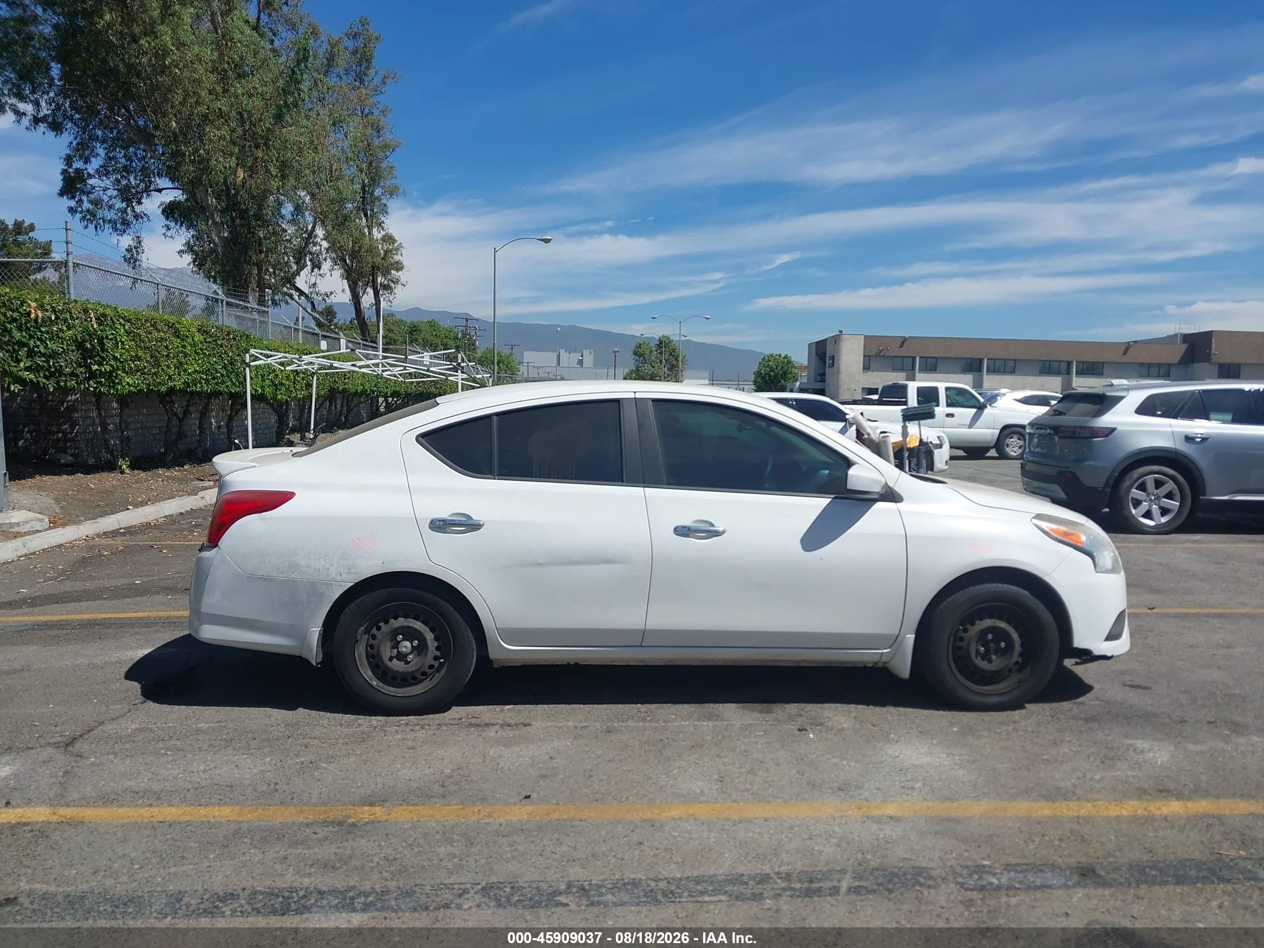 2015 Nissan Versa 1.6 Sv Белый vin: 3N1CN7AP3FL883819
