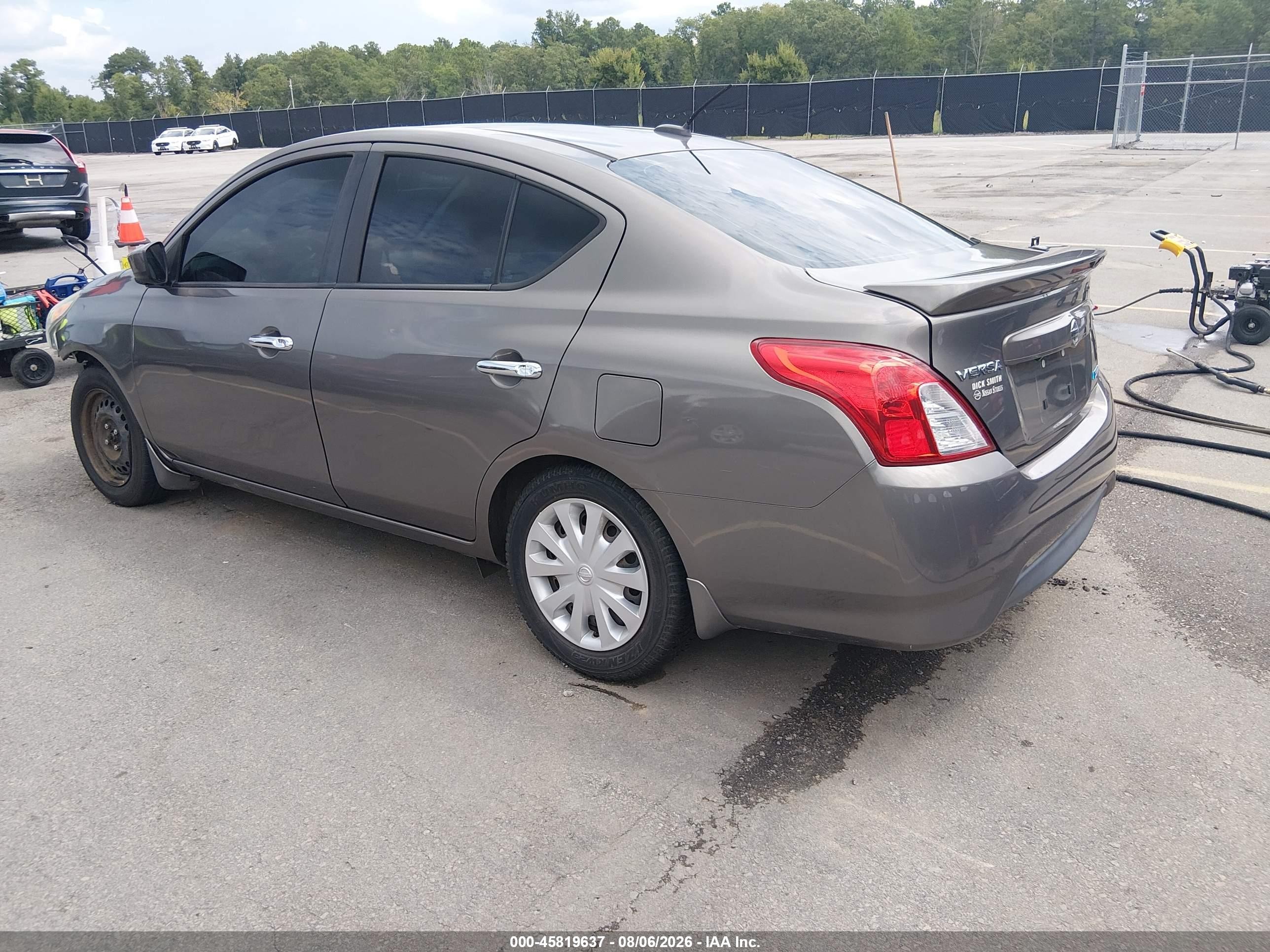 2015 Nissan Versa 1.6 Sv Brown vin: 3N1CN7AP3FL900439