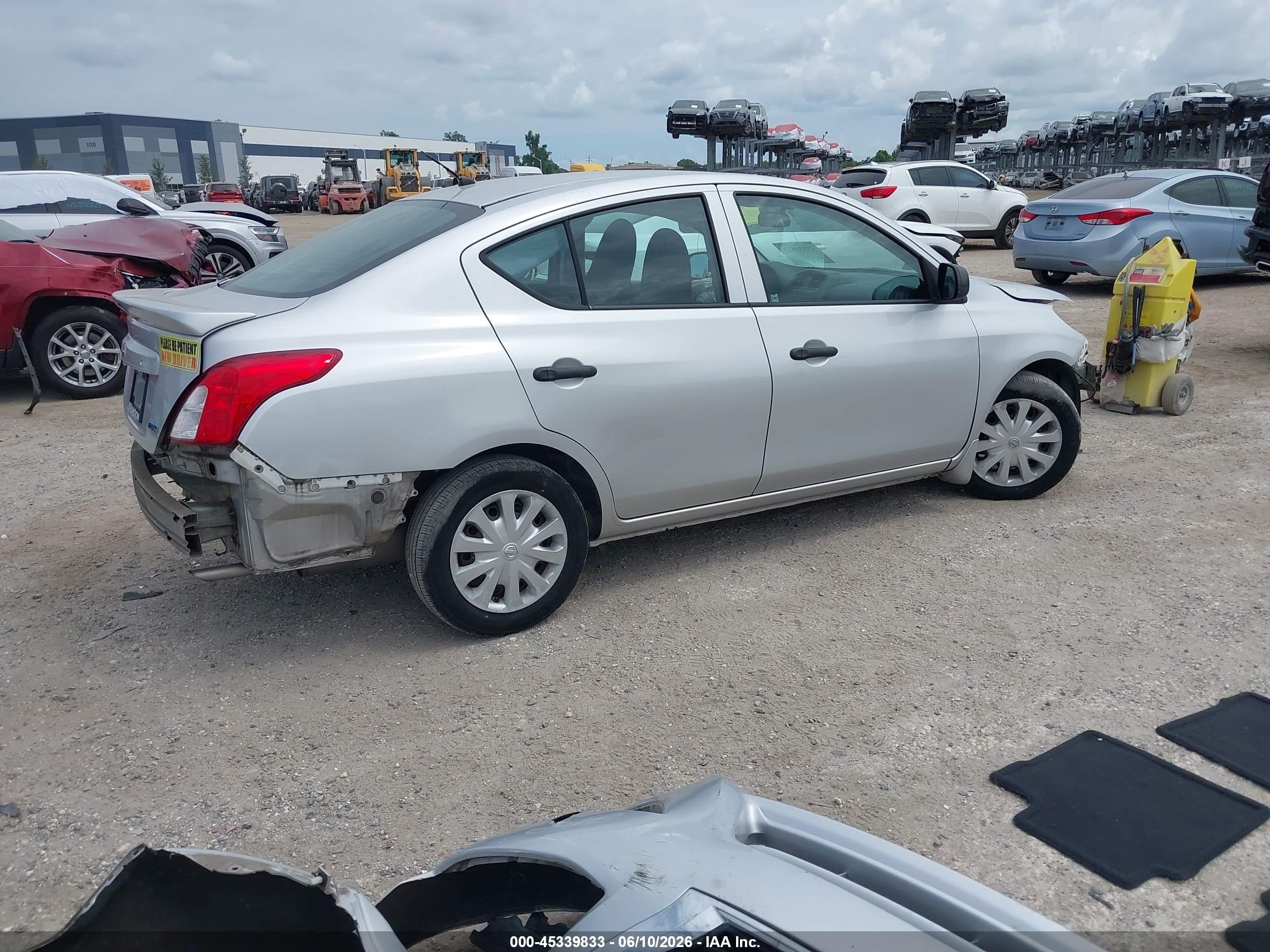 2015 Nissan Versa 1.6 S+ Silver vin: 3N1CN7AP3FL935255