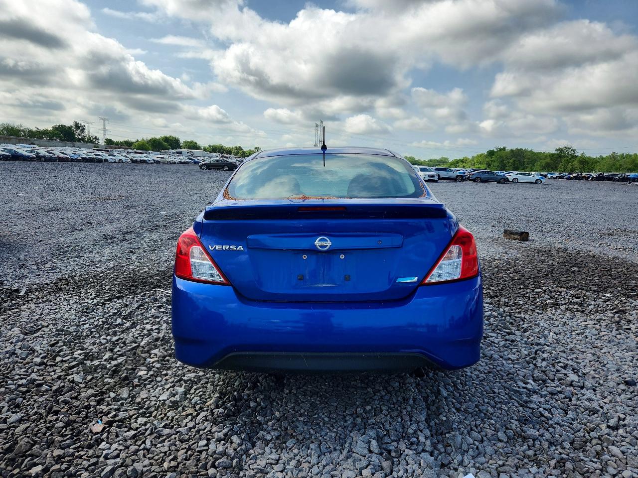 2016 Nissan Versa 1.6 S Plus Blue vin: 3N1CN7AP3GL889492