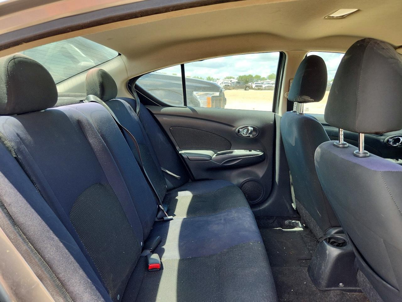 2012 Nissan Versa 1.6 S Silver vin: 3N1CN7AP4CL826833