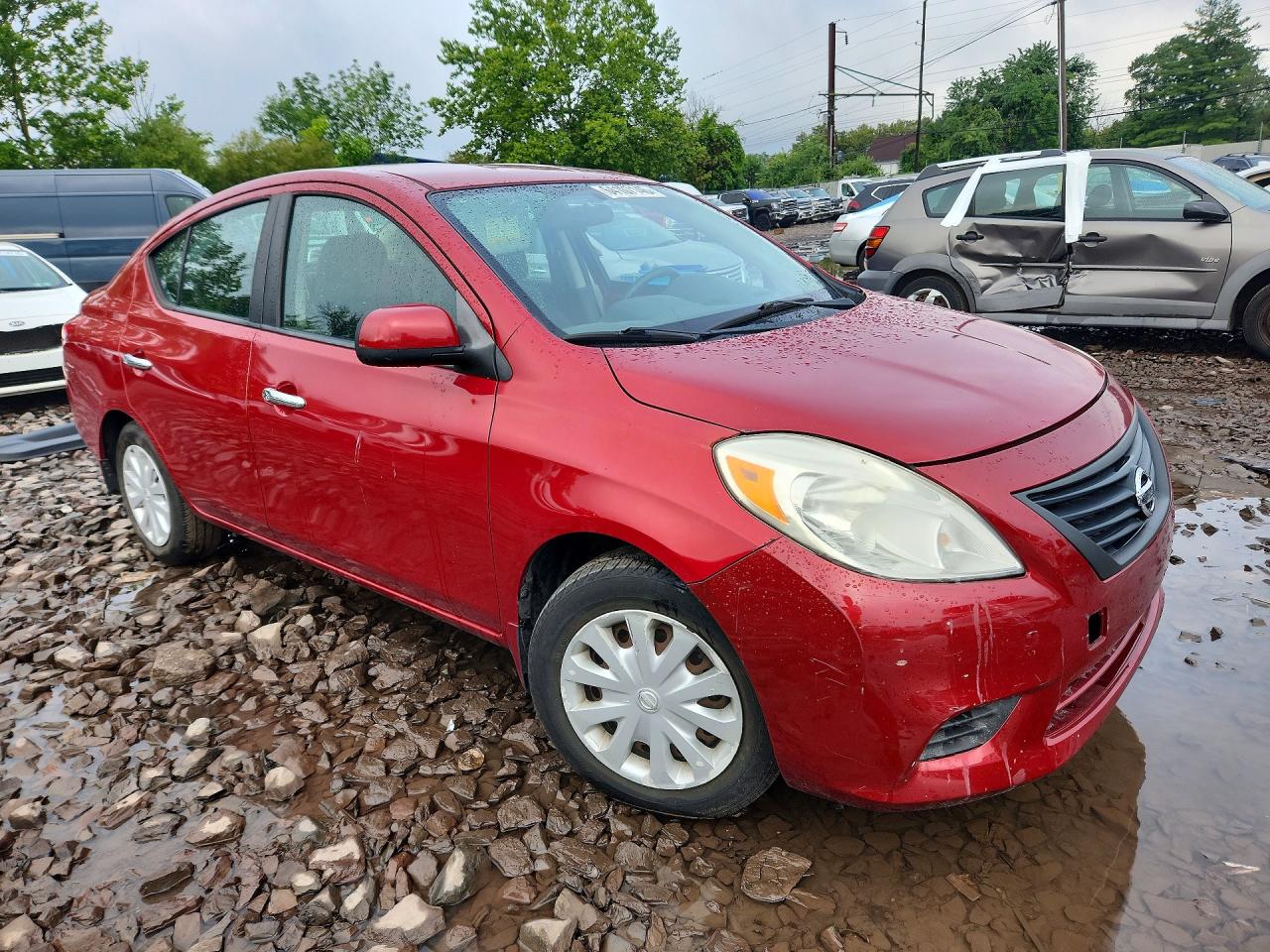 2012 Nissan Versa 1.6 S Red vin: 3N1CN7AP4CL843485