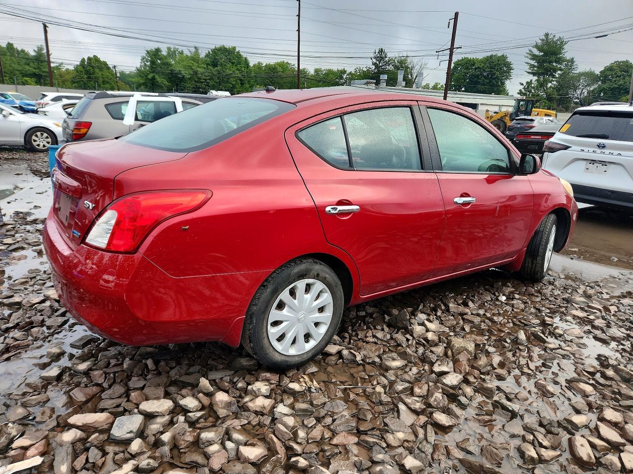 2012 Nissan Versa 1.6 S Red vin: 3N1CN7AP4CL843485