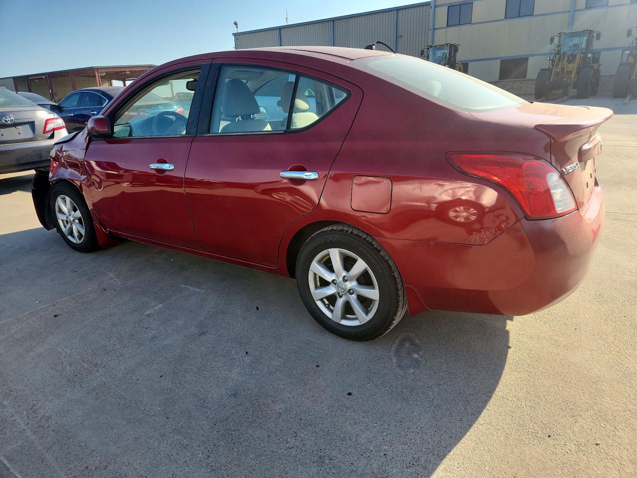 2012 Nissan Versa 1.6 S Red vin: 3N1CN7AP4CL864028