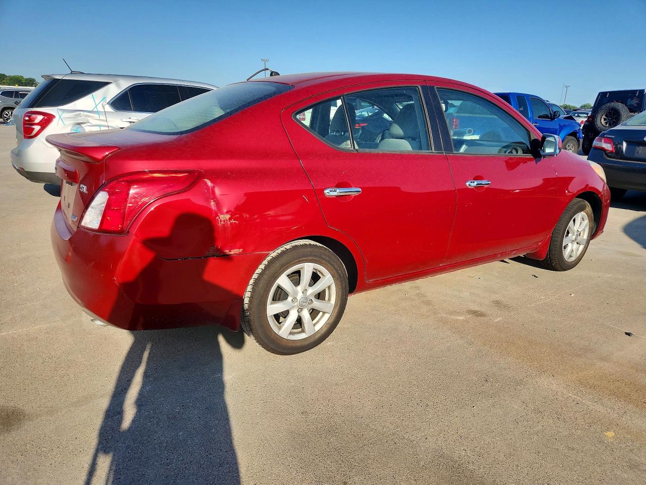 2012 Nissan Versa 1.6 S Red vin: 3N1CN7AP4CL864028