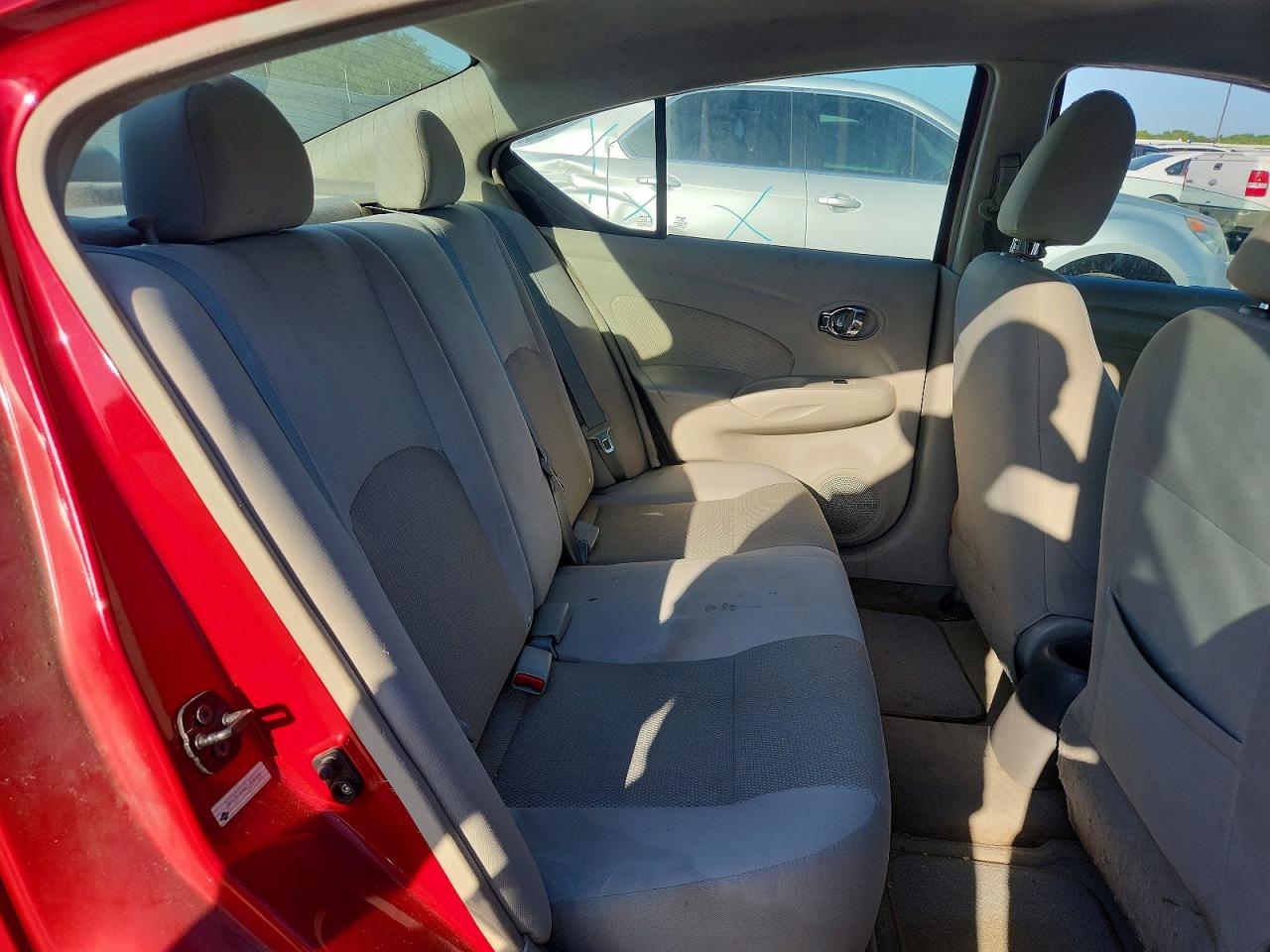 2012 Nissan Versa 1.6 S Red vin: 3N1CN7AP4CL864028