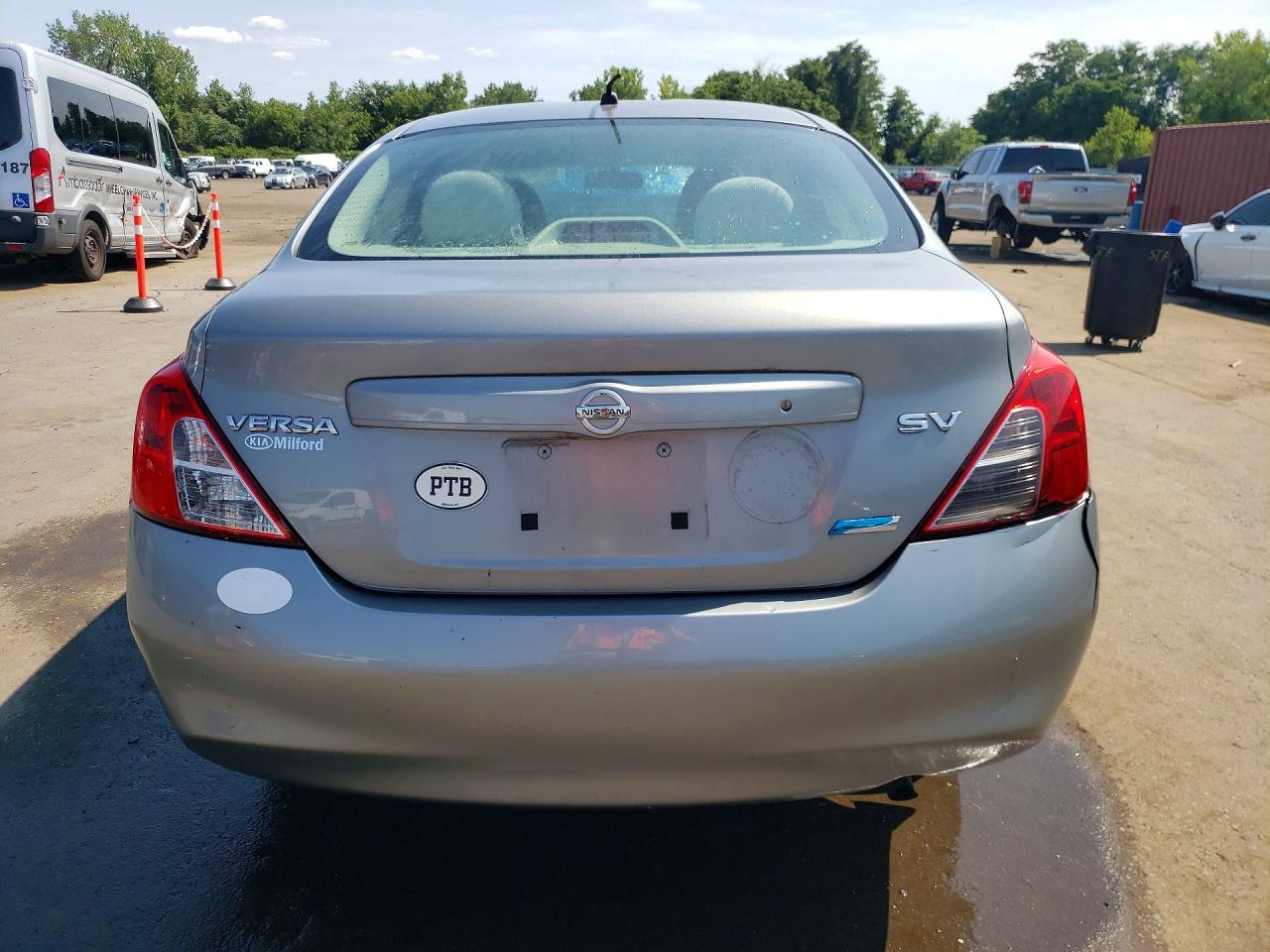 2012 Nissan Versa 1.6 S Silver vin: 3N1CN7AP4CL872758