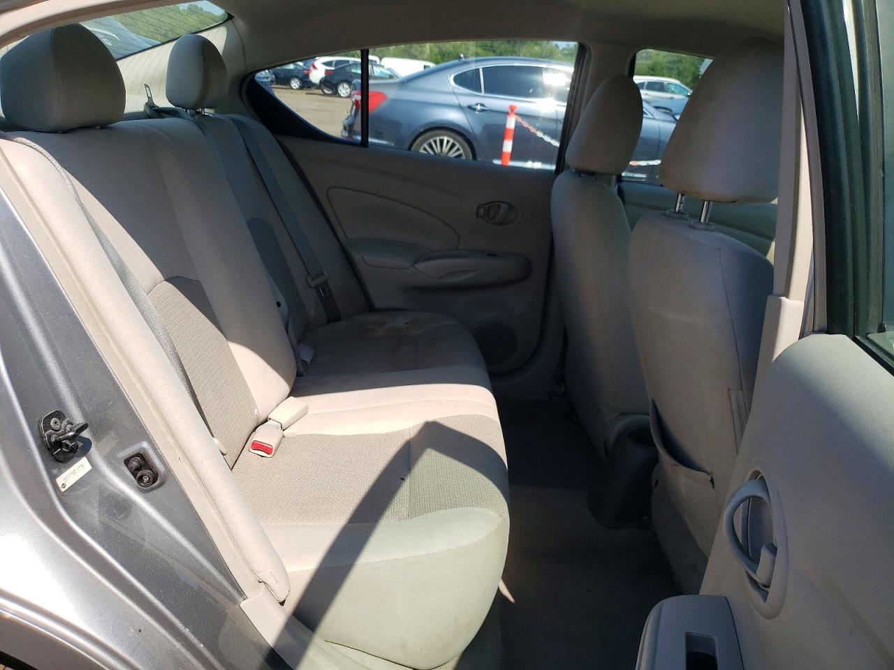 2012 Nissan Versa 1.6 S Silver vin: 3N1CN7AP4CL872758