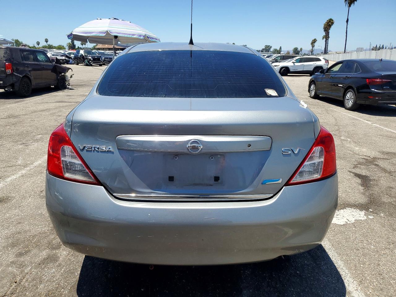 2012 Nissan Versa 1.6 S Silver vin: 3N1CN7AP4CL876650