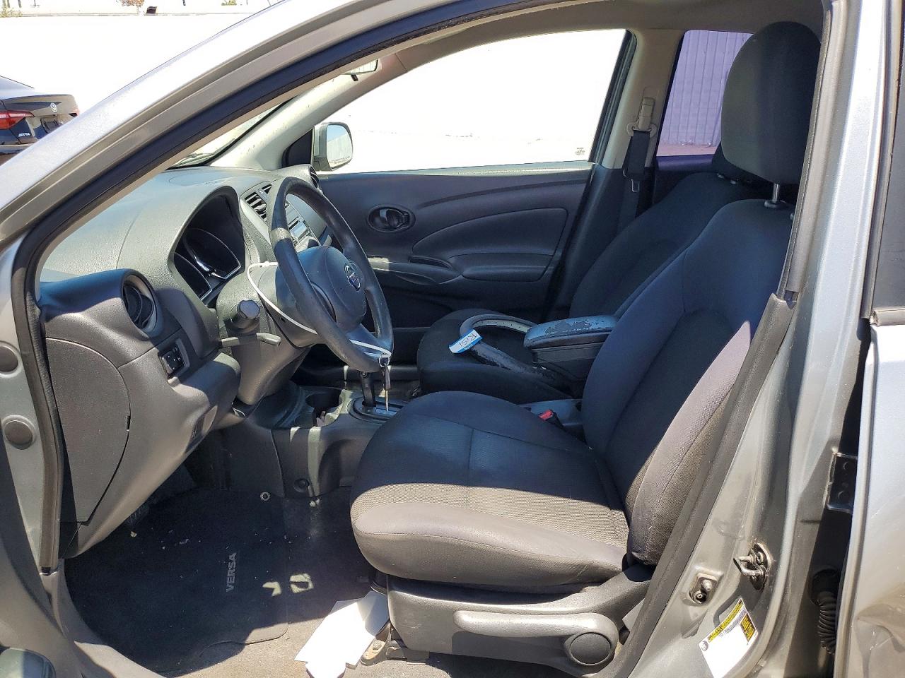 2012 Nissan Versa 1.6 S Silver vin: 3N1CN7AP4CL876650