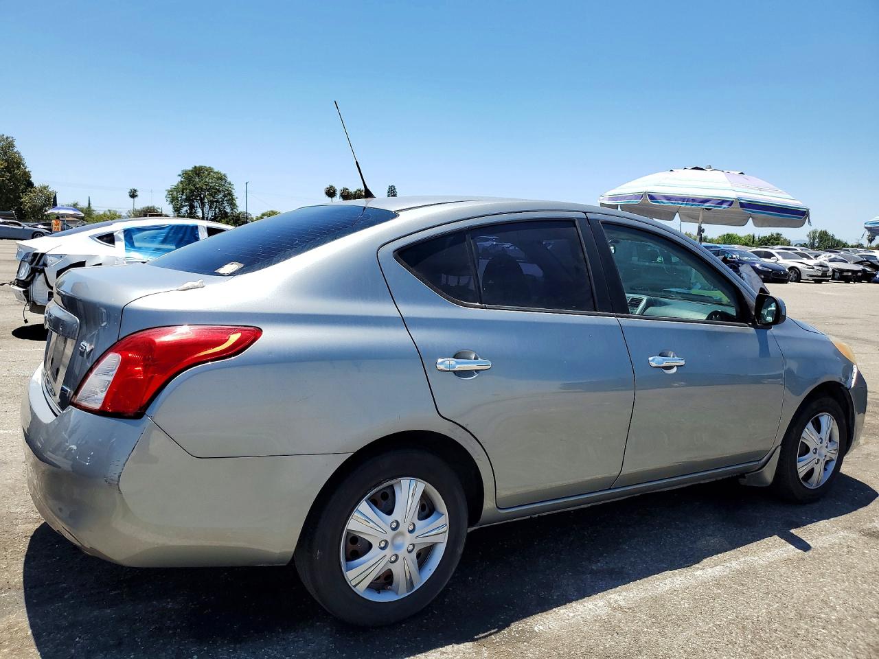 2012 Nissan Versa 1.6 S Silver vin: 3N1CN7AP4CL876650