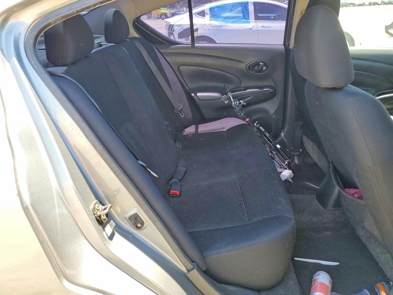 2012 Nissan Versa 1.6 S Silver vin: 3N1CN7AP4CL876650