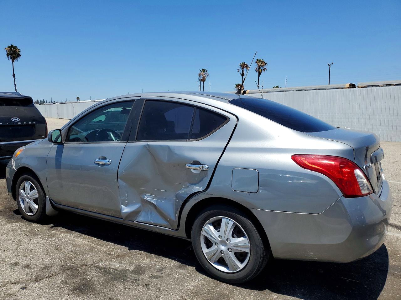 2012 Nissan Versa 1.6 S Silver vin: 3N1CN7AP4CL876650