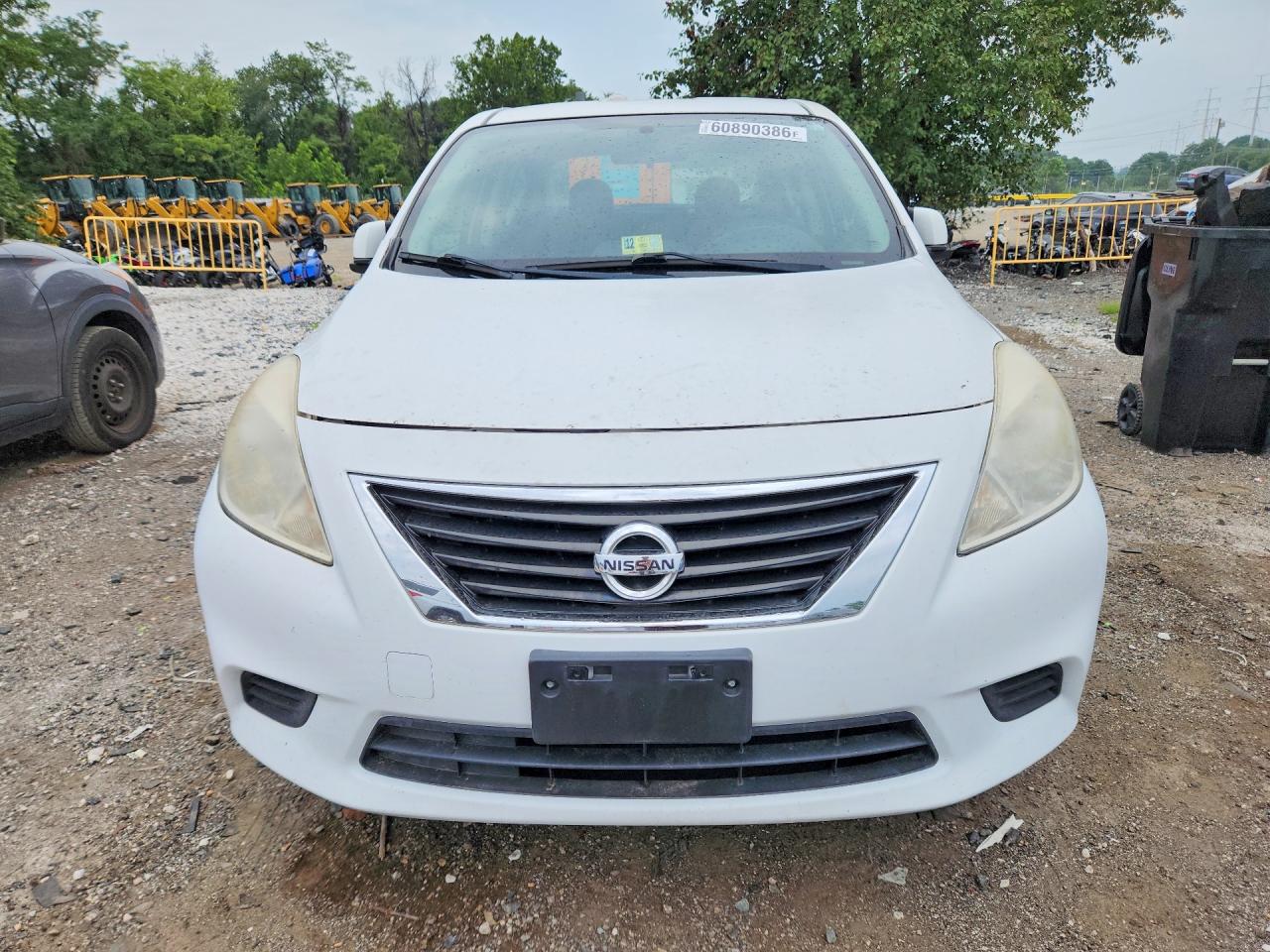 2013 Nissan Versa 1.6 S Белый vin: 3N1CN7AP4DL844184