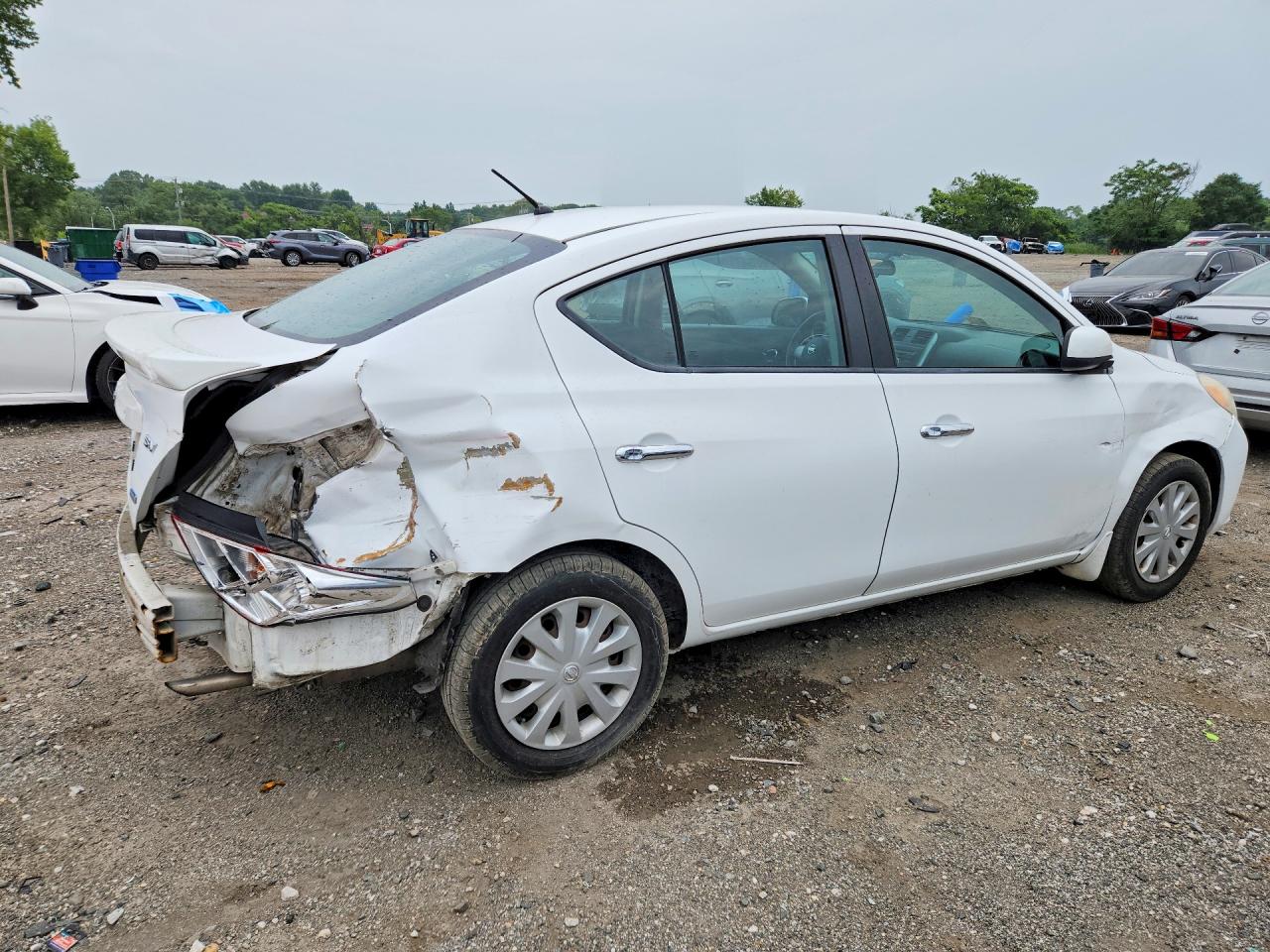 2013 Nissan Versa 1.6 S Белый vin: 3N1CN7AP4DL844184
