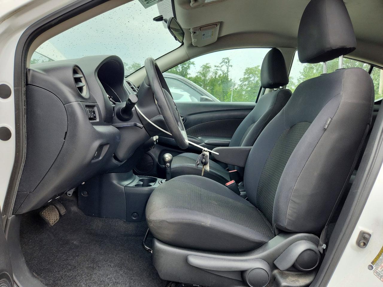 2013 Nissan Versa 1.6 S Белый vin: 3N1CN7AP4DL844184
