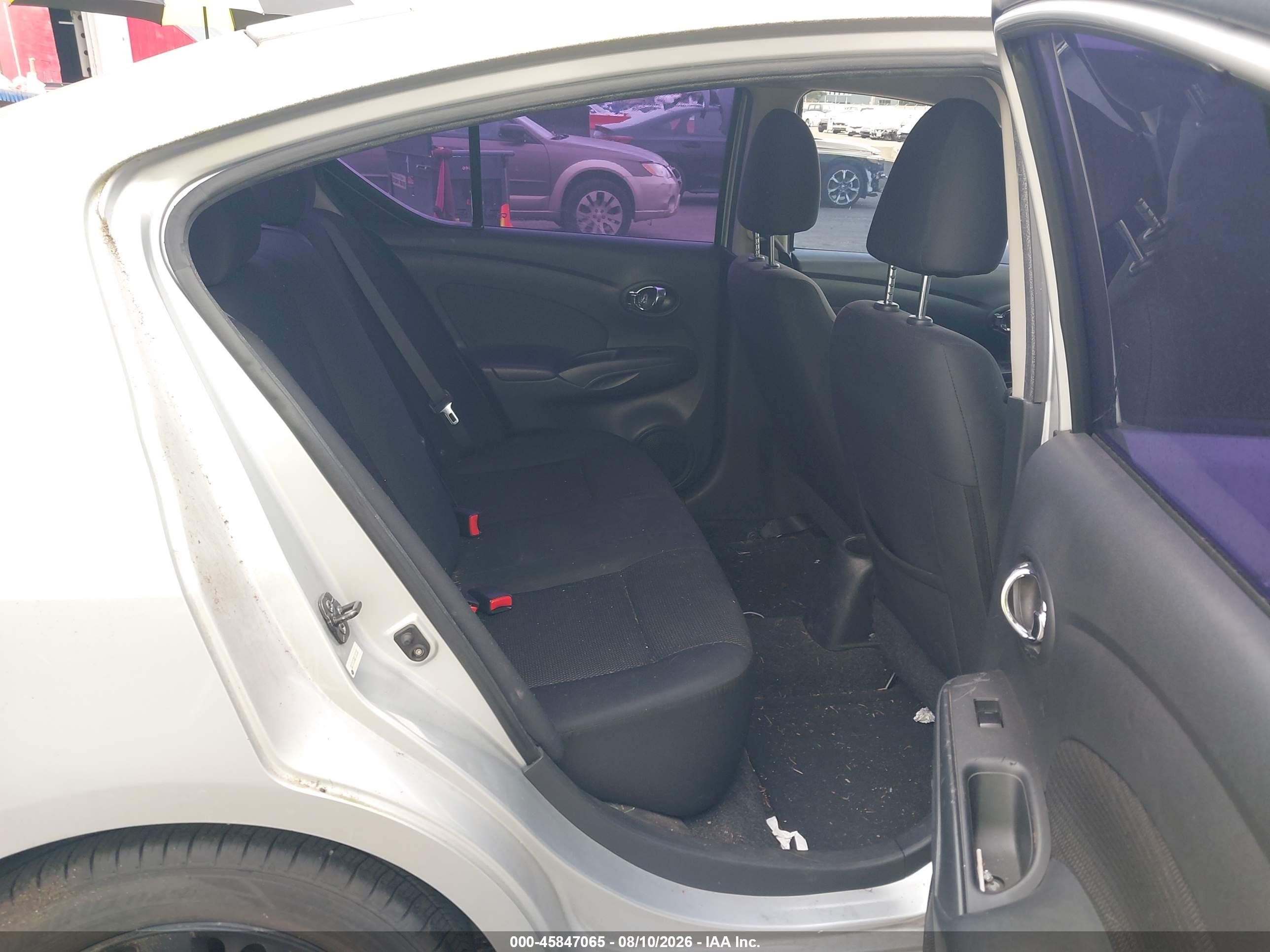 2013 Nissan Versa 1.6 Sv Silver vin: 3N1CN7AP4DL850048