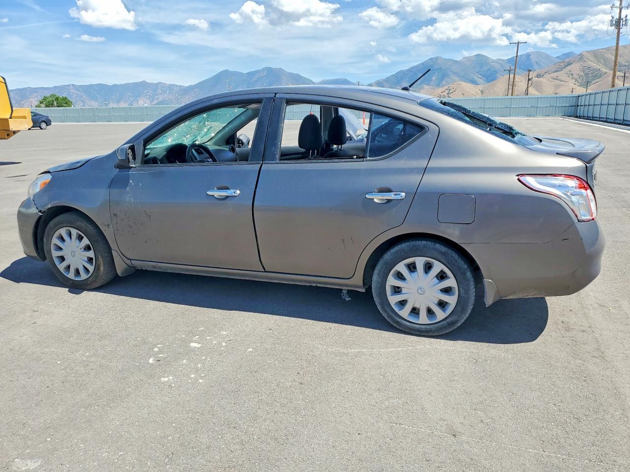 2013 Nissan Versa 1.6 S Gray vin: 3N1CN7AP4DL853936