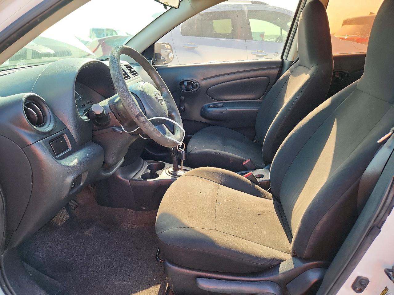 2013 Nissan Versa 1.6 S White vin: 3N1CN7AP4DL887942