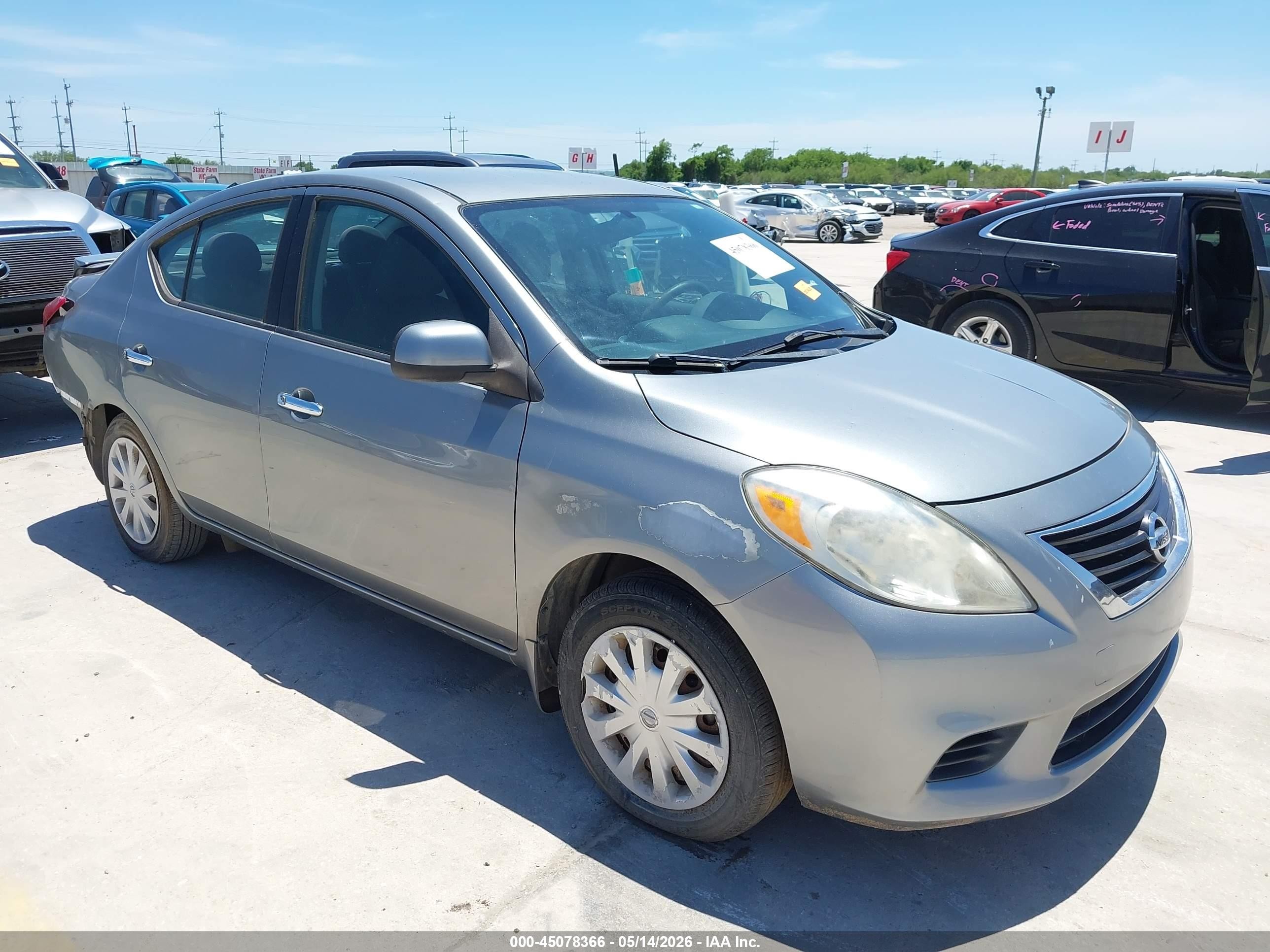 2013 Nissan Versa 1.6 Sv Серебряный vin: 3N1CN7AP4DL889058