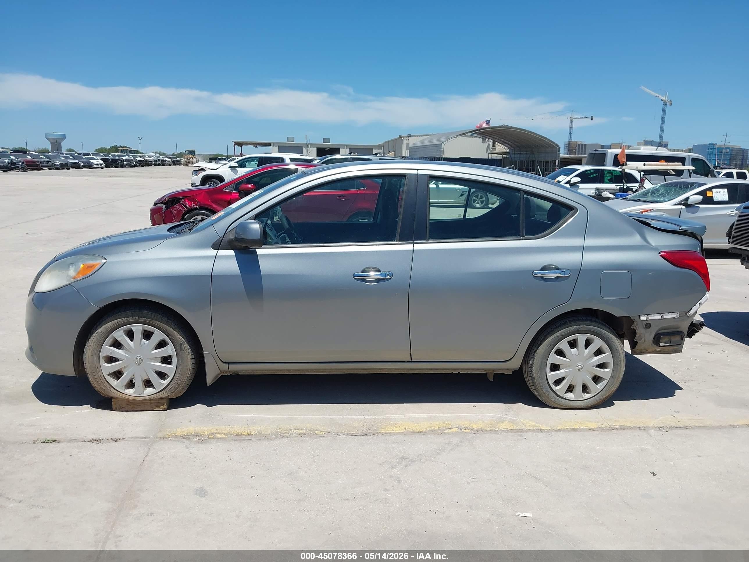 2013 Nissan Versa 1.6 Sv Silver vin: 3N1CN7AP4DL889058