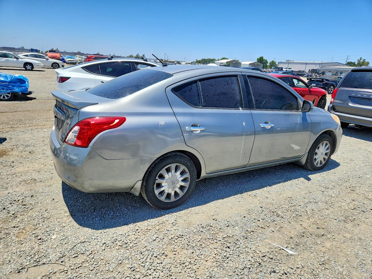2013 Nissan Versa 1.6 S Серебряный vin: 3N1CN7AP4DL892851