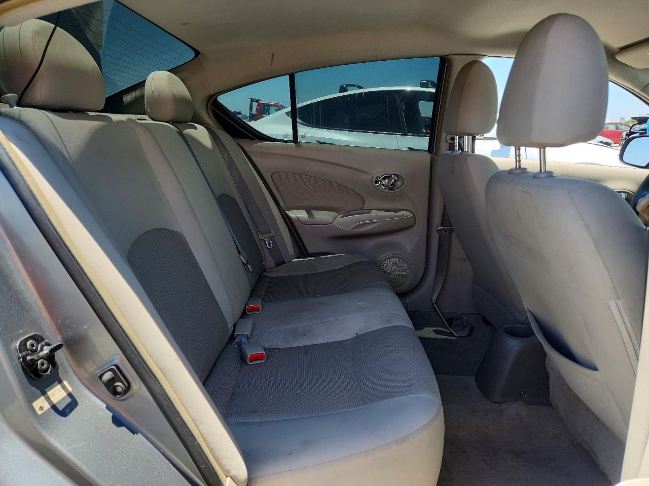 2013 Nissan Versa 1.6 S Серебряный vin: 3N1CN7AP4DL892851