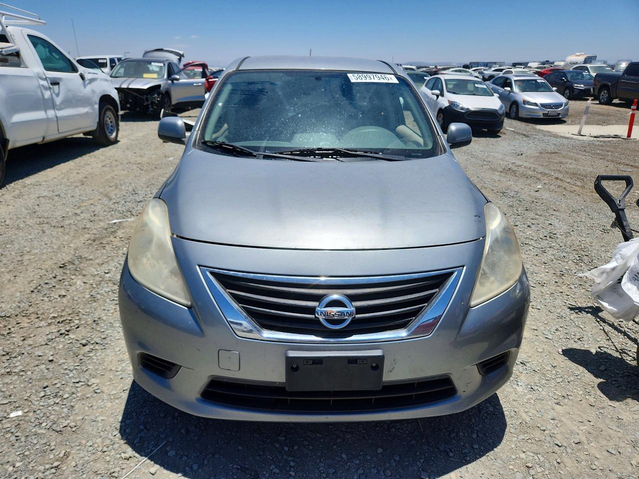 2013 Nissan Versa 1.6 S Серебряный vin: 3N1CN7AP4DL892851